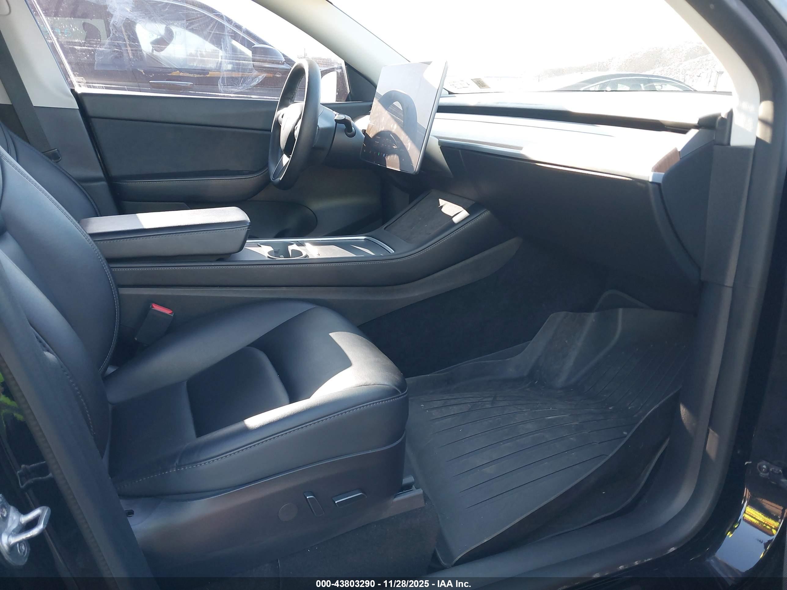 TESLA MODEL image 5