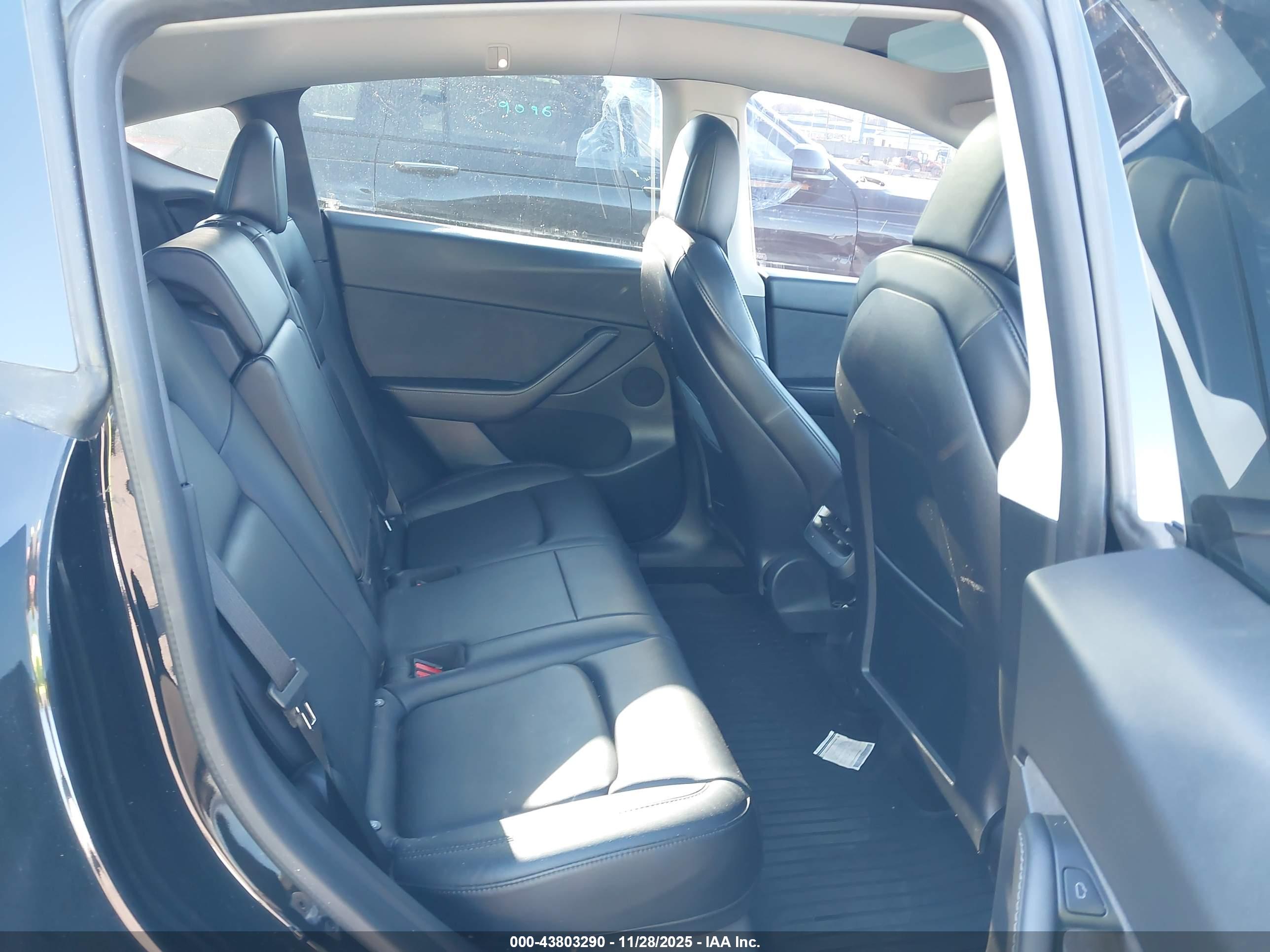TESLA MODEL image 8