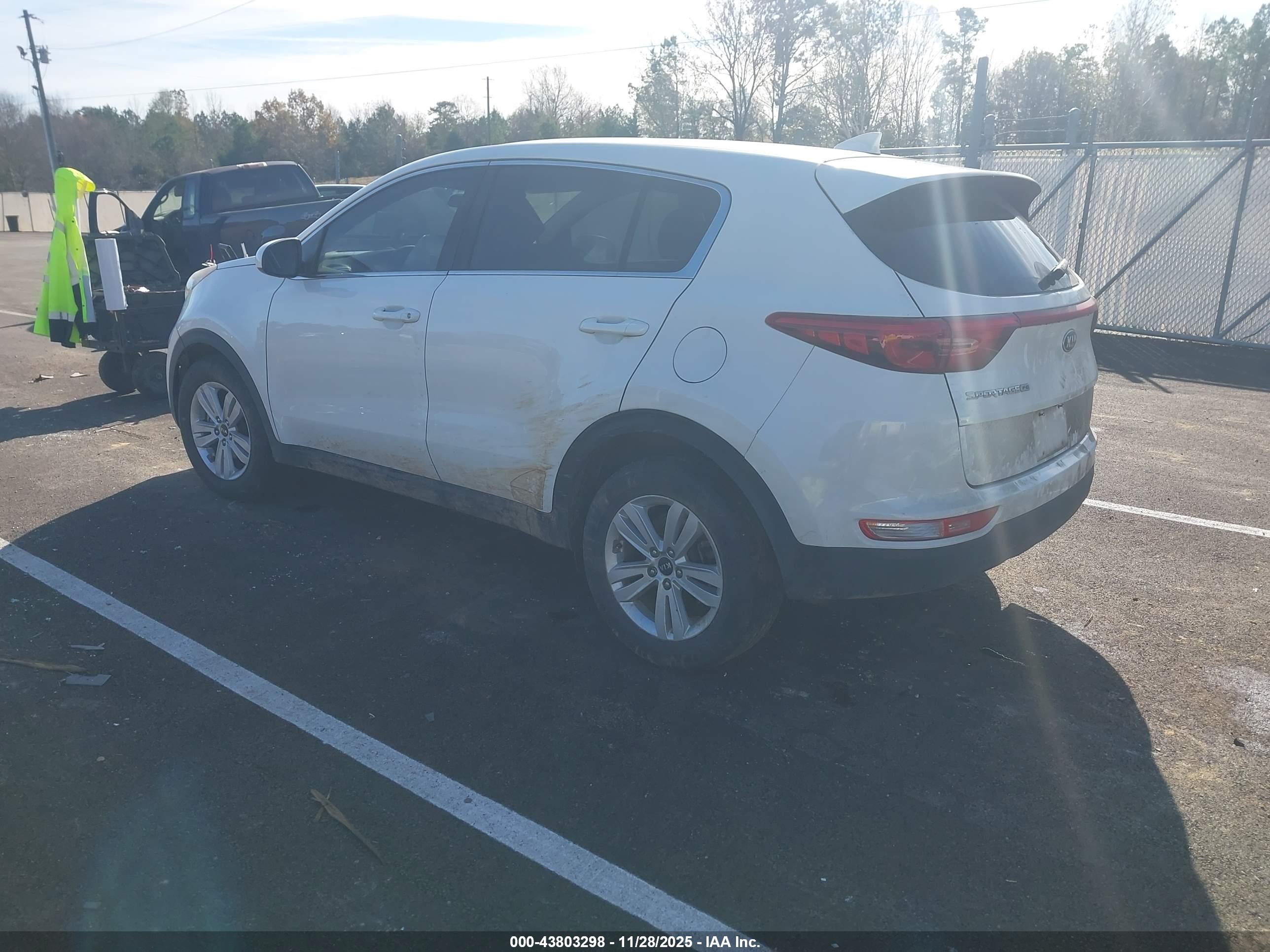 KIA SPORTAGE image 3