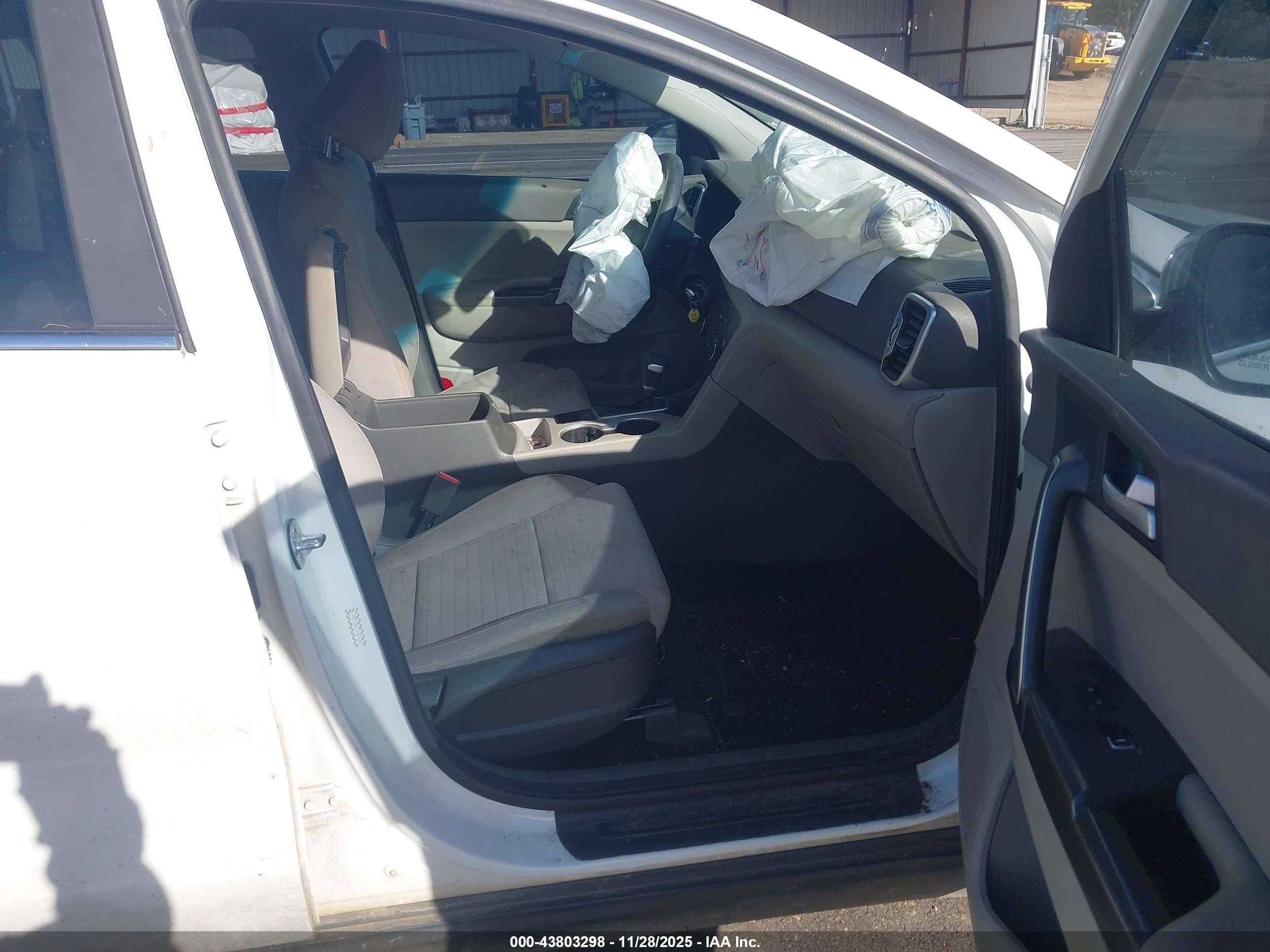 KIA SPORTAGE image 5