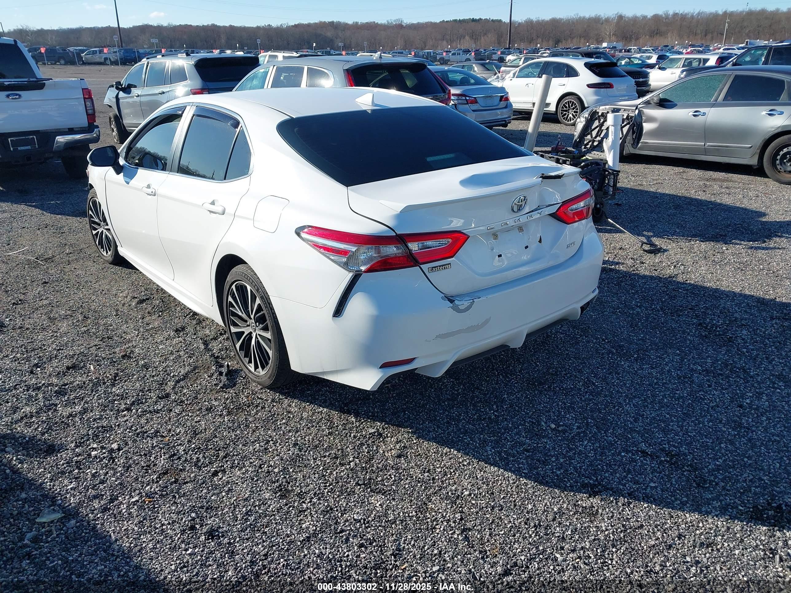 TOYOTA CAMRY image 3