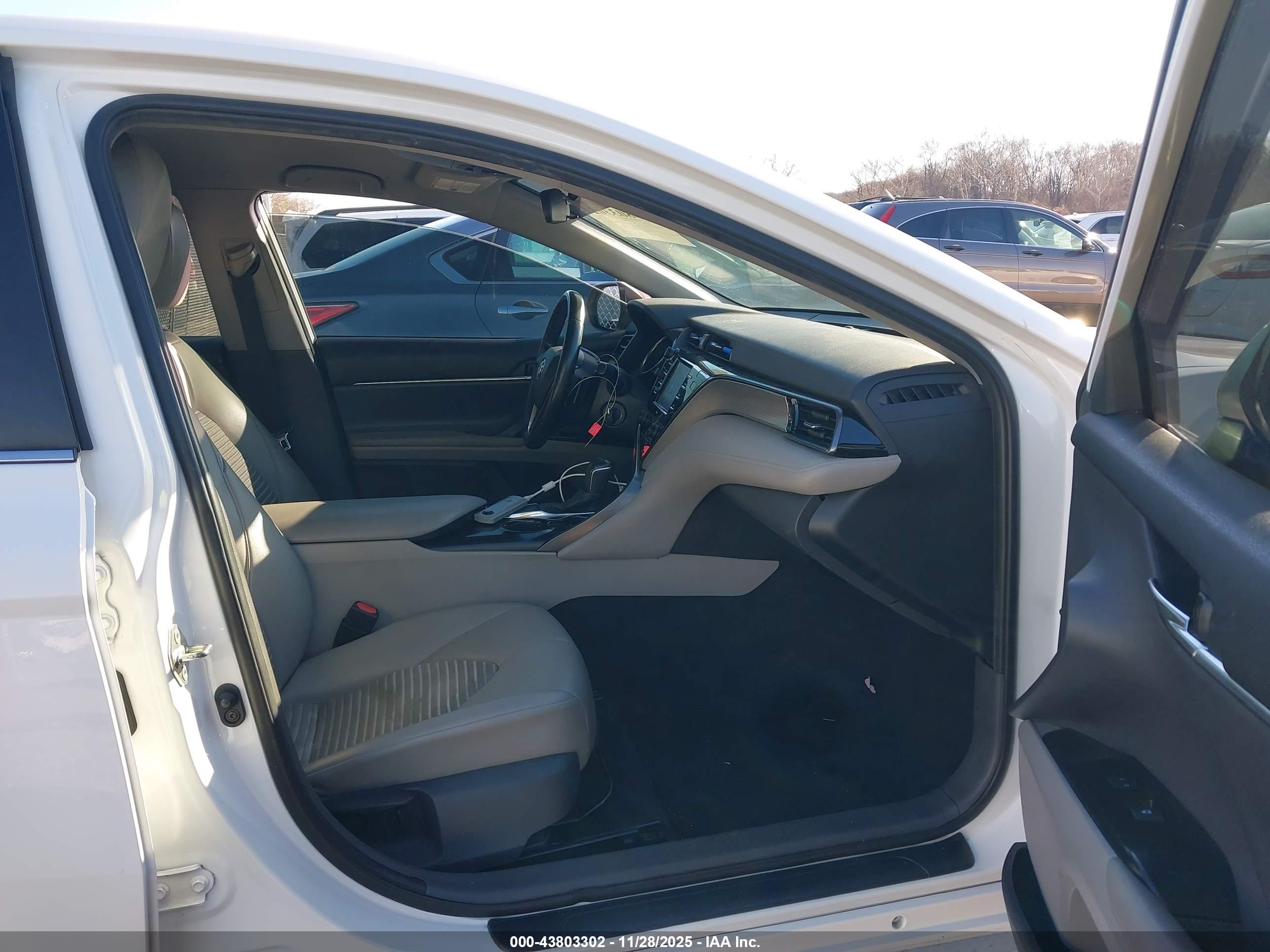 TOYOTA CAMRY image 5