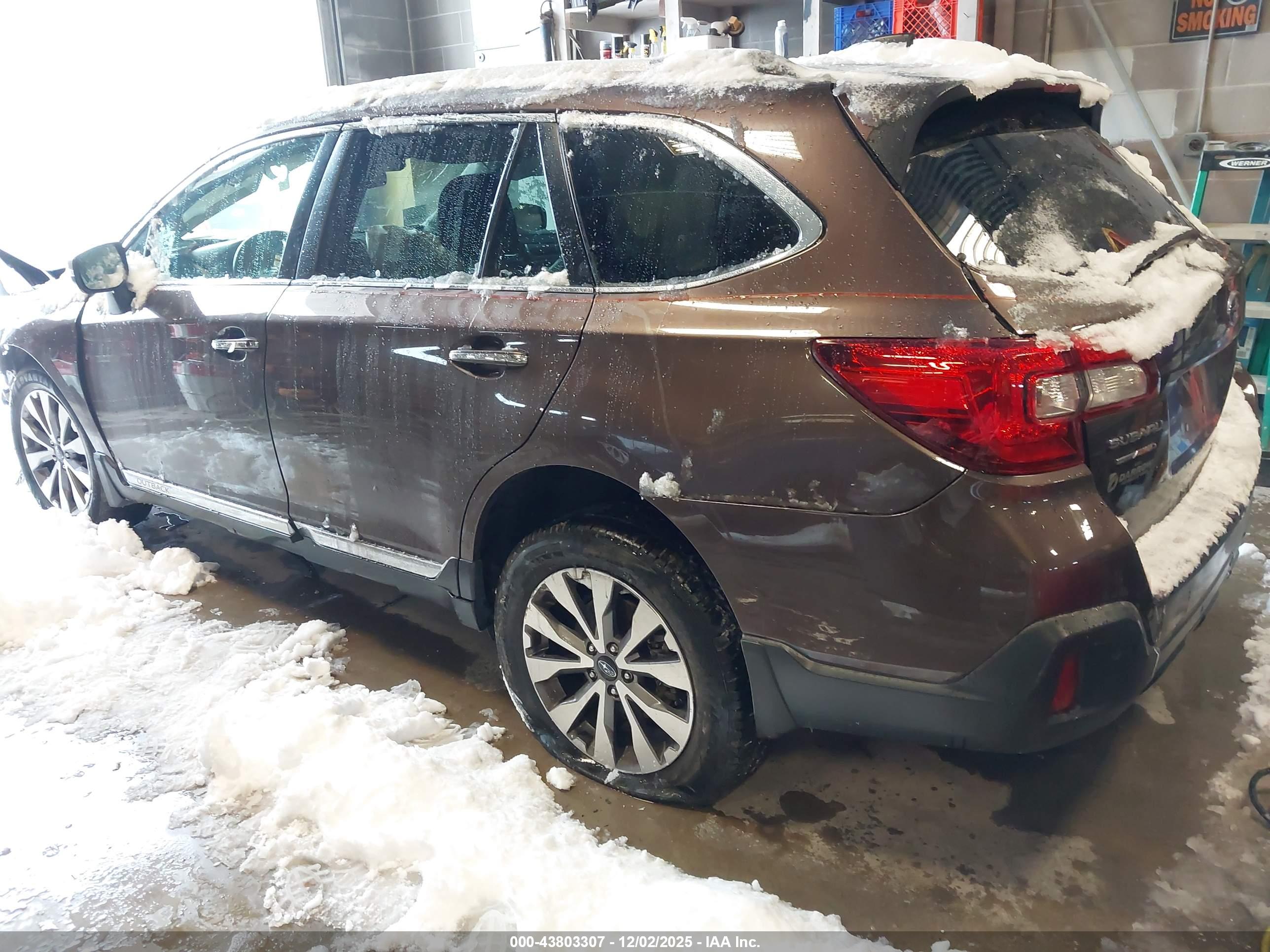 SUBARU OUTBACK image 3