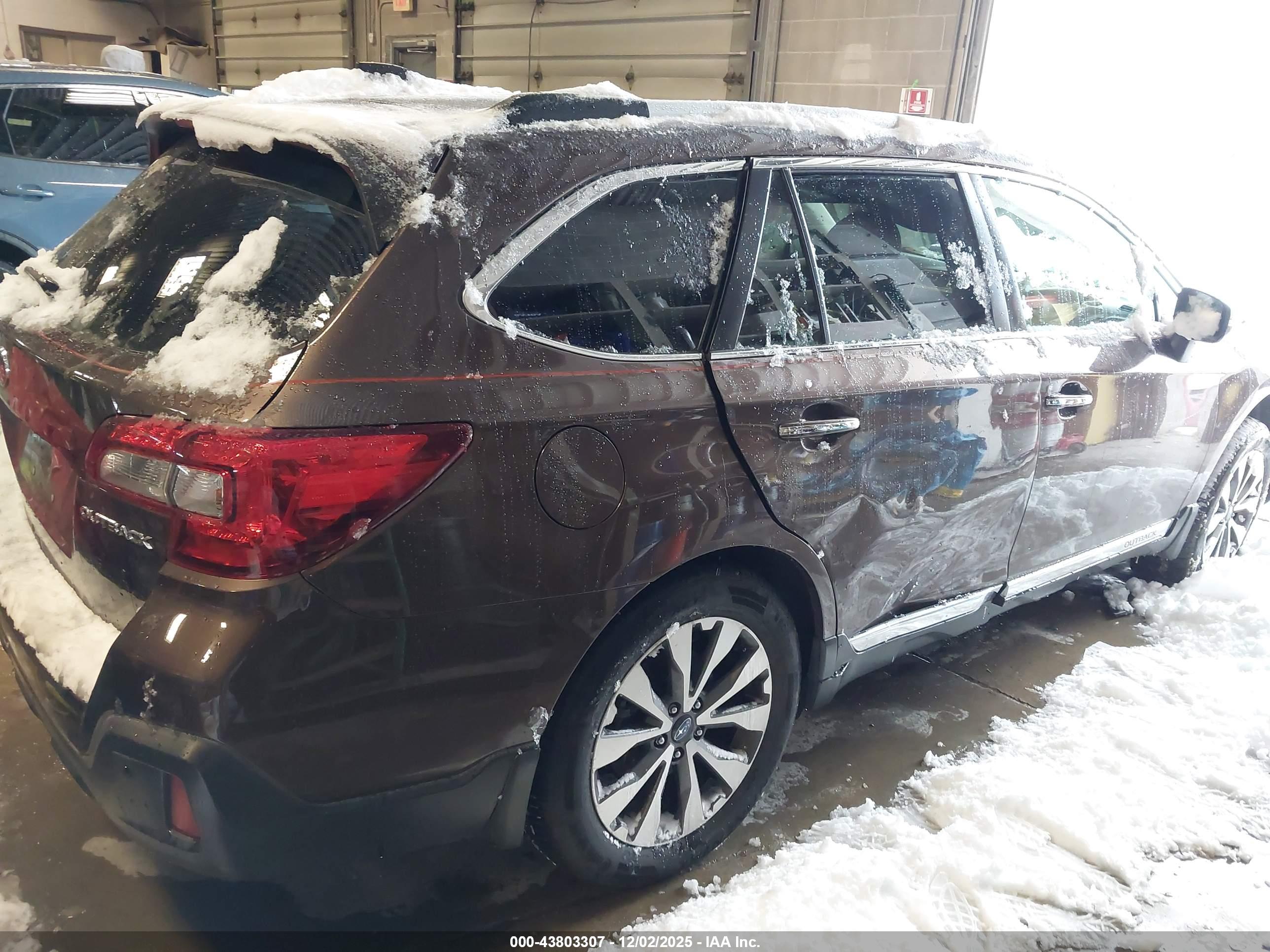 SUBARU OUTBACK image 4