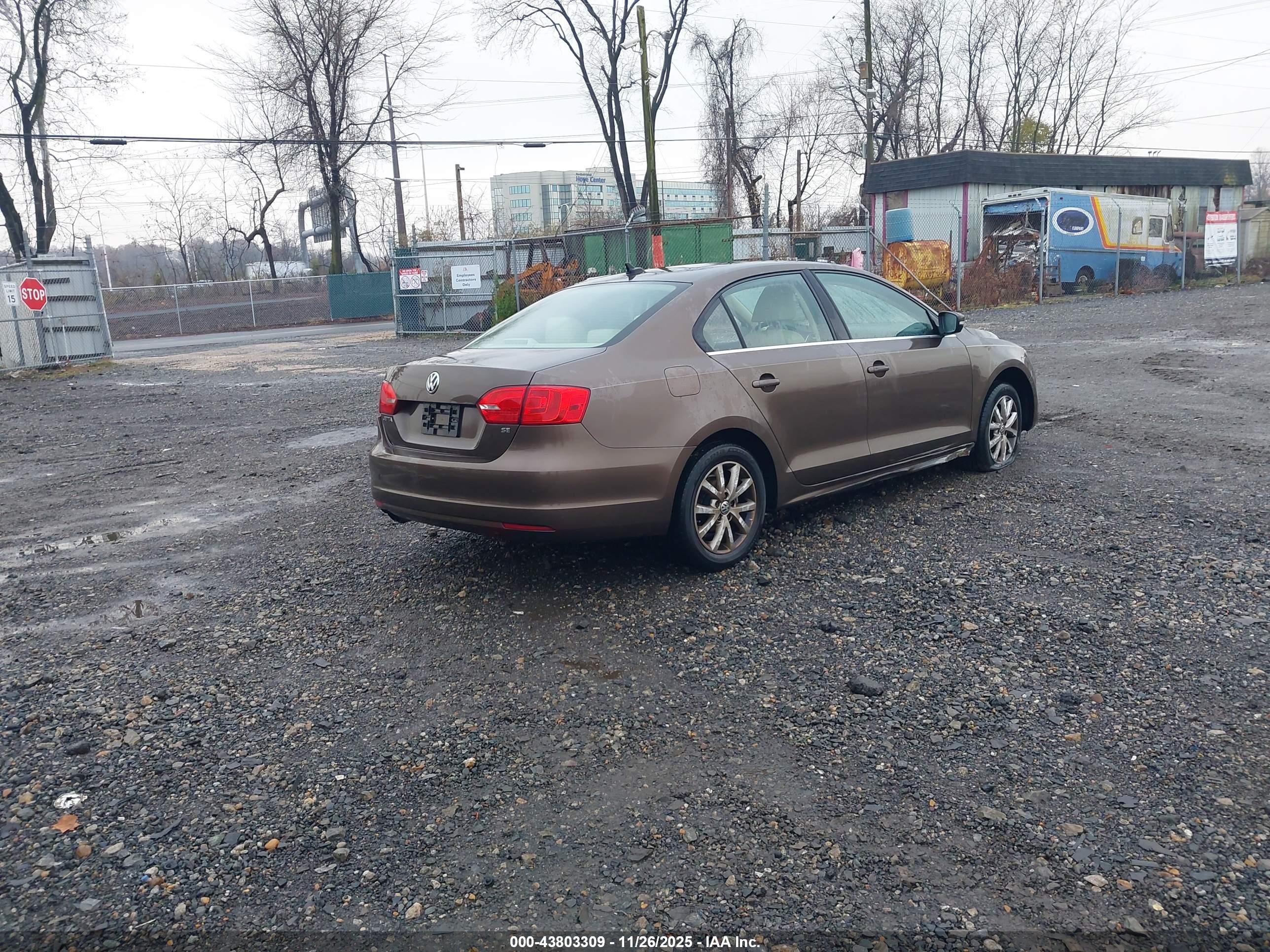 VOLKSWAGEN JETTA image 4