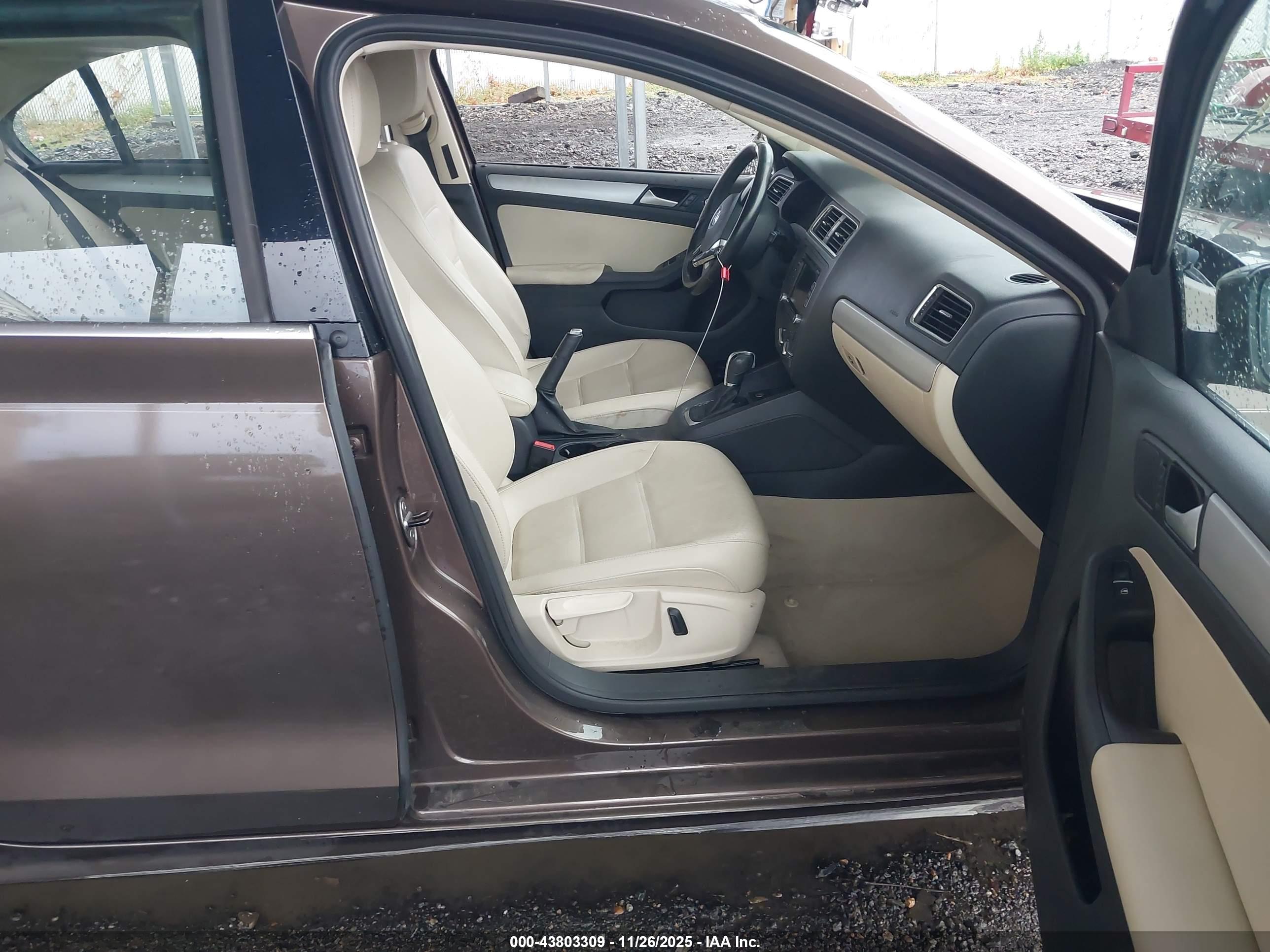 VOLKSWAGEN JETTA image 5
