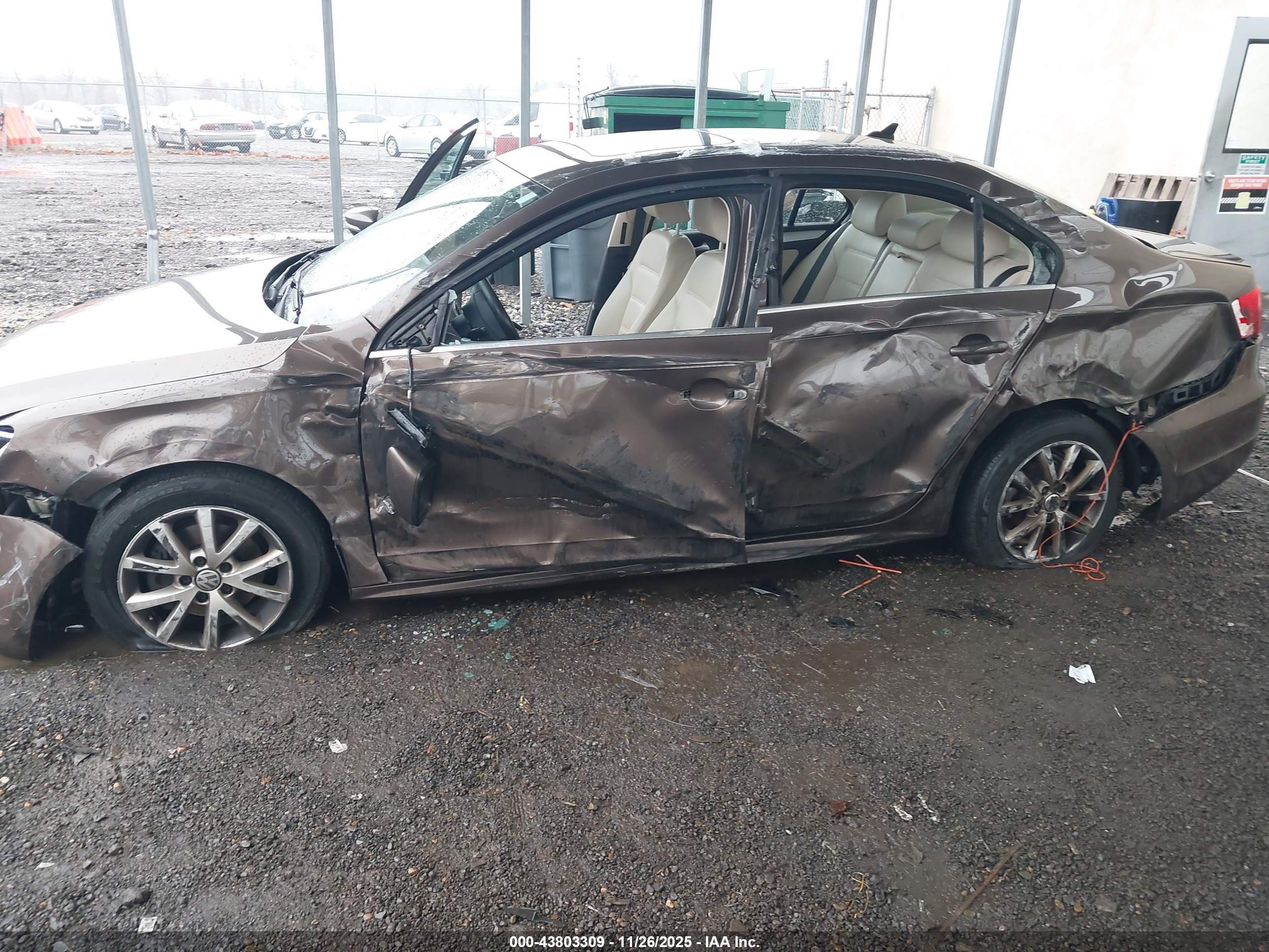 VOLKSWAGEN JETTA image 6