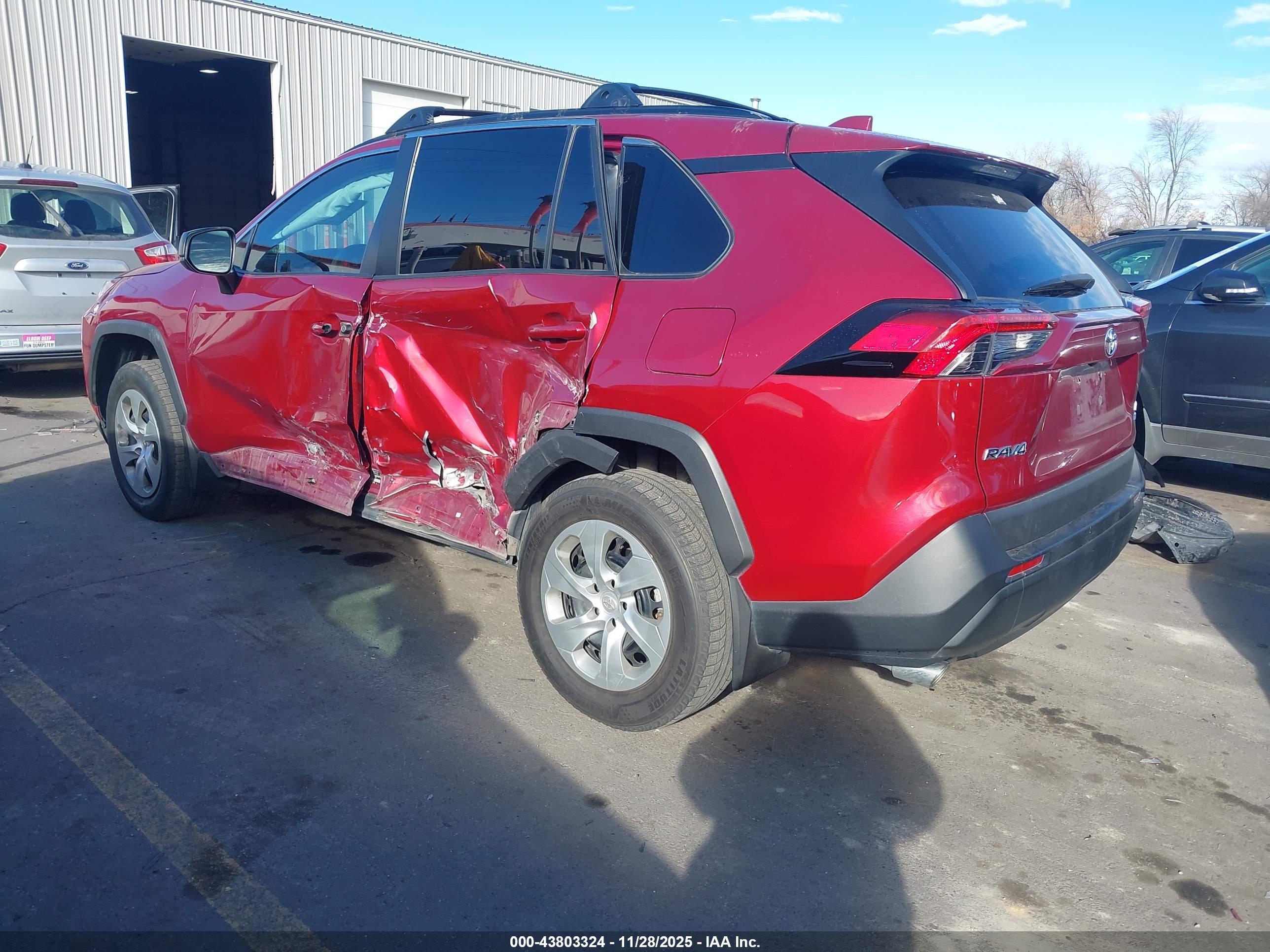 TOYOTA RAV4 image 3