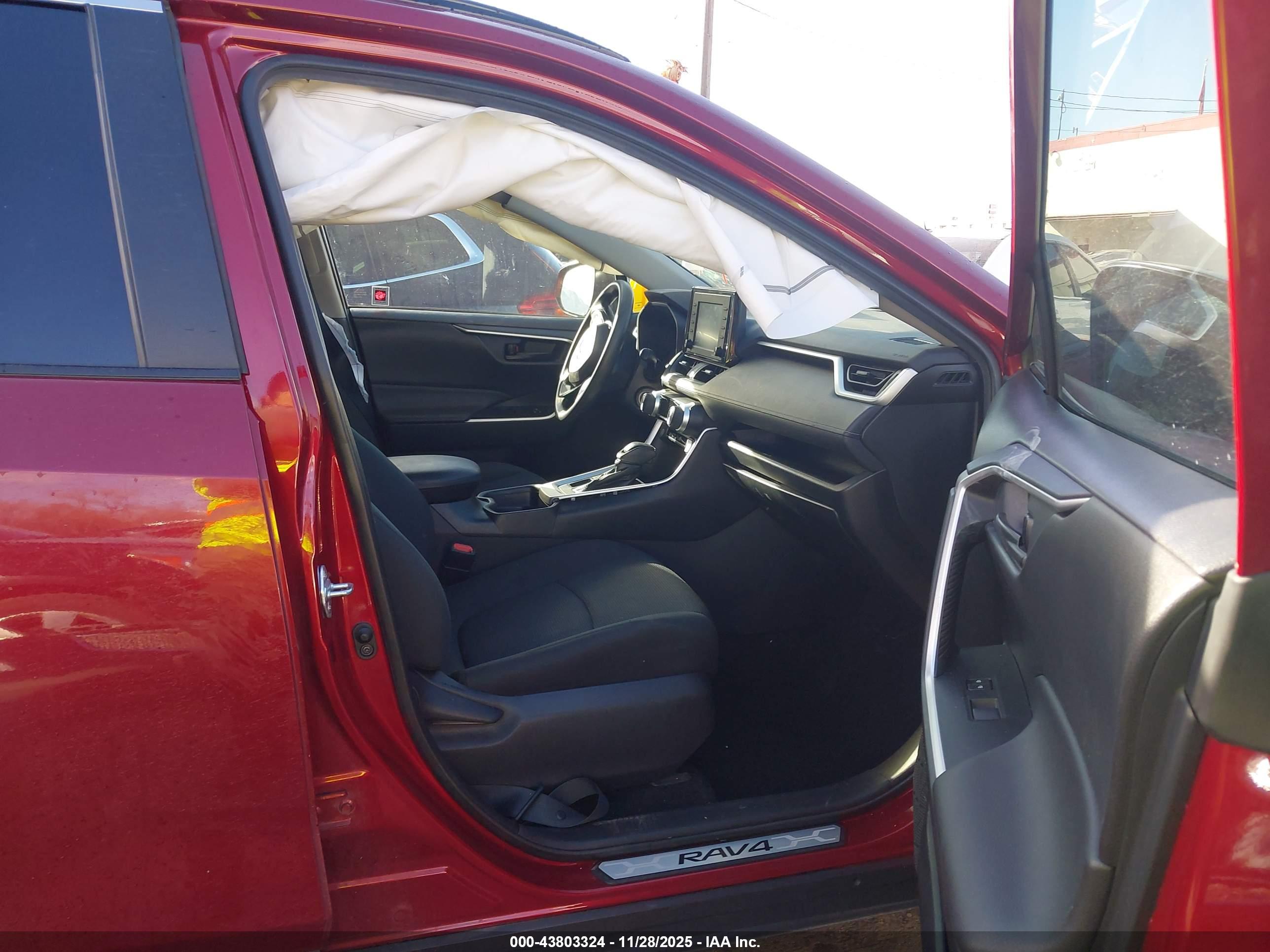 TOYOTA RAV4 image 5