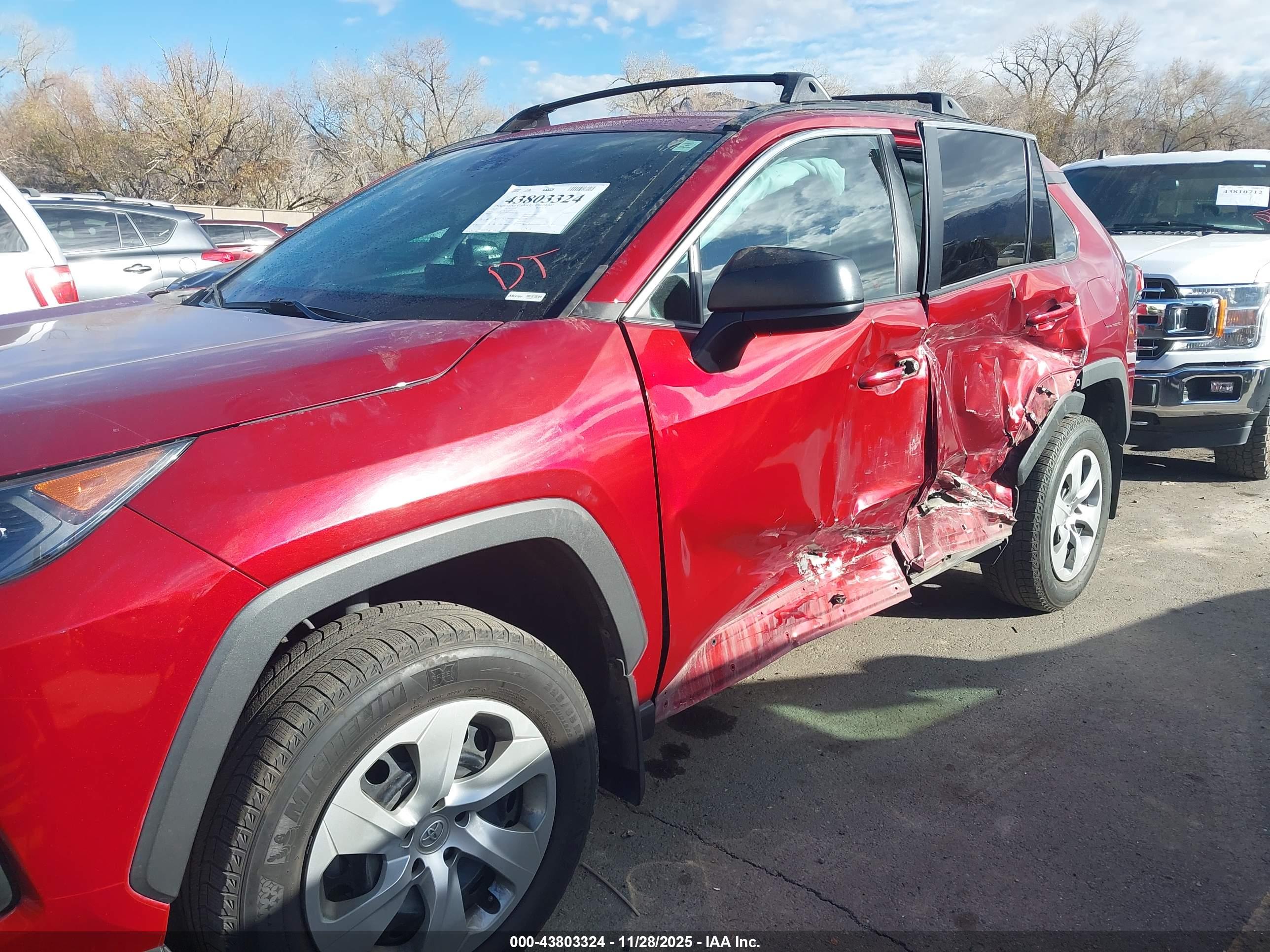 TOYOTA RAV4 image 6