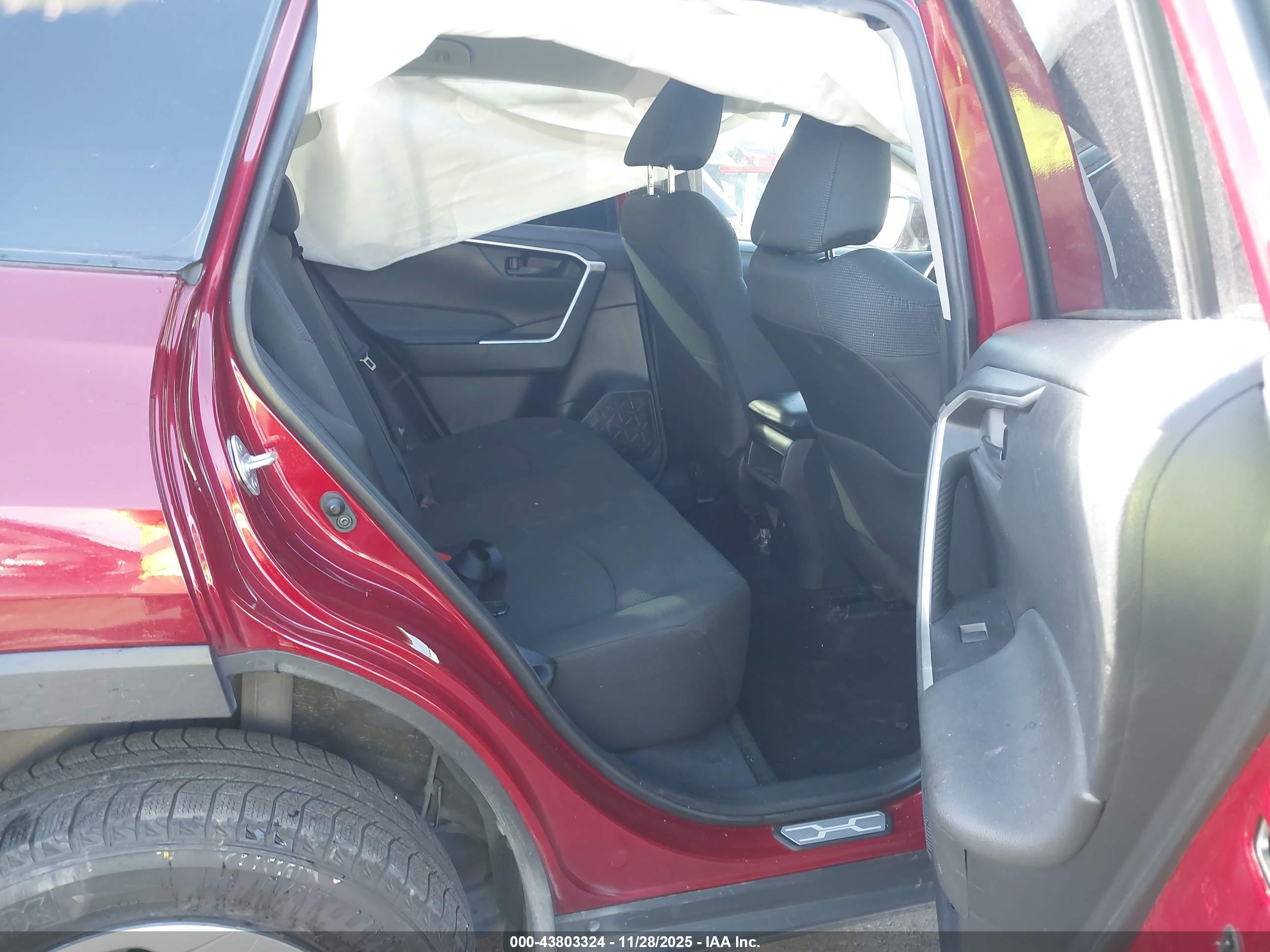 TOYOTA RAV4 image 8