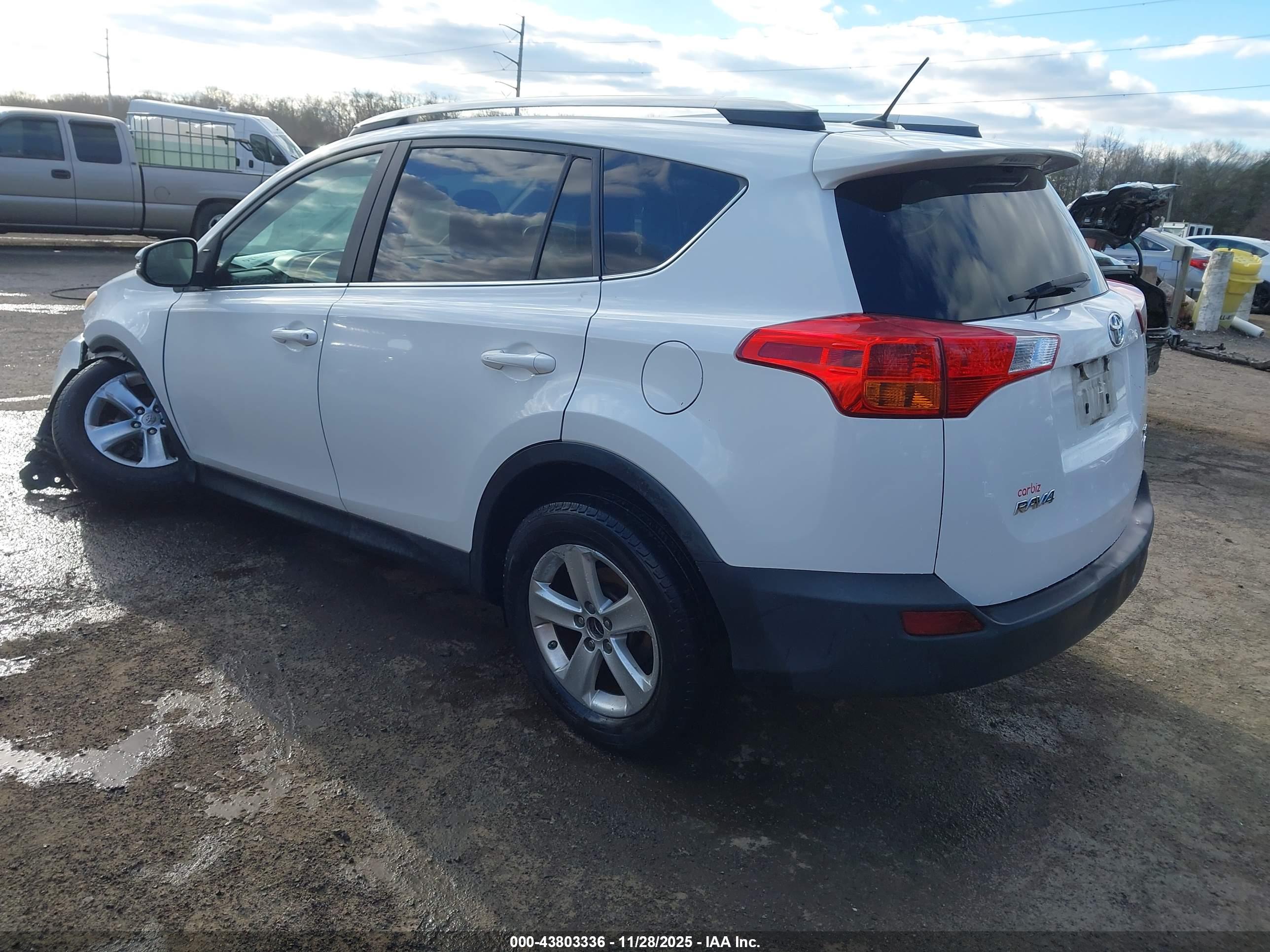 TOYOTA RAV4 image 3