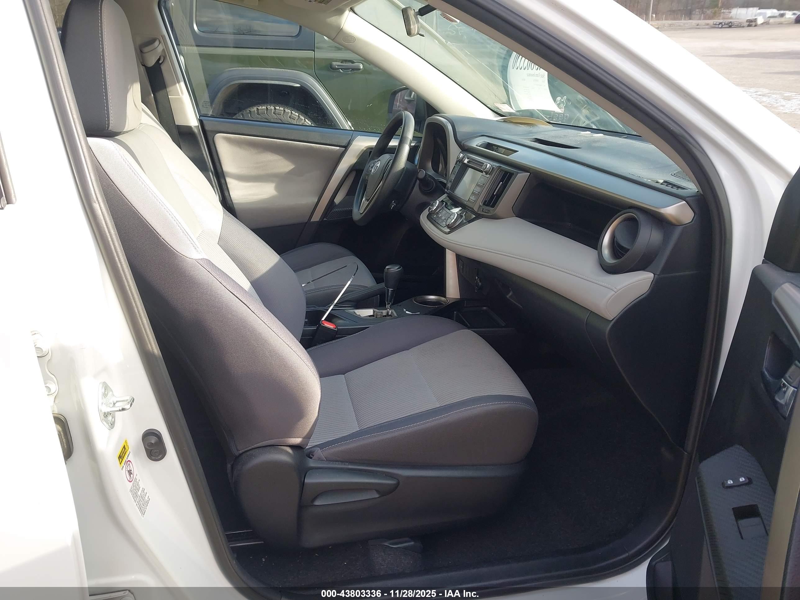 TOYOTA RAV4 image 5