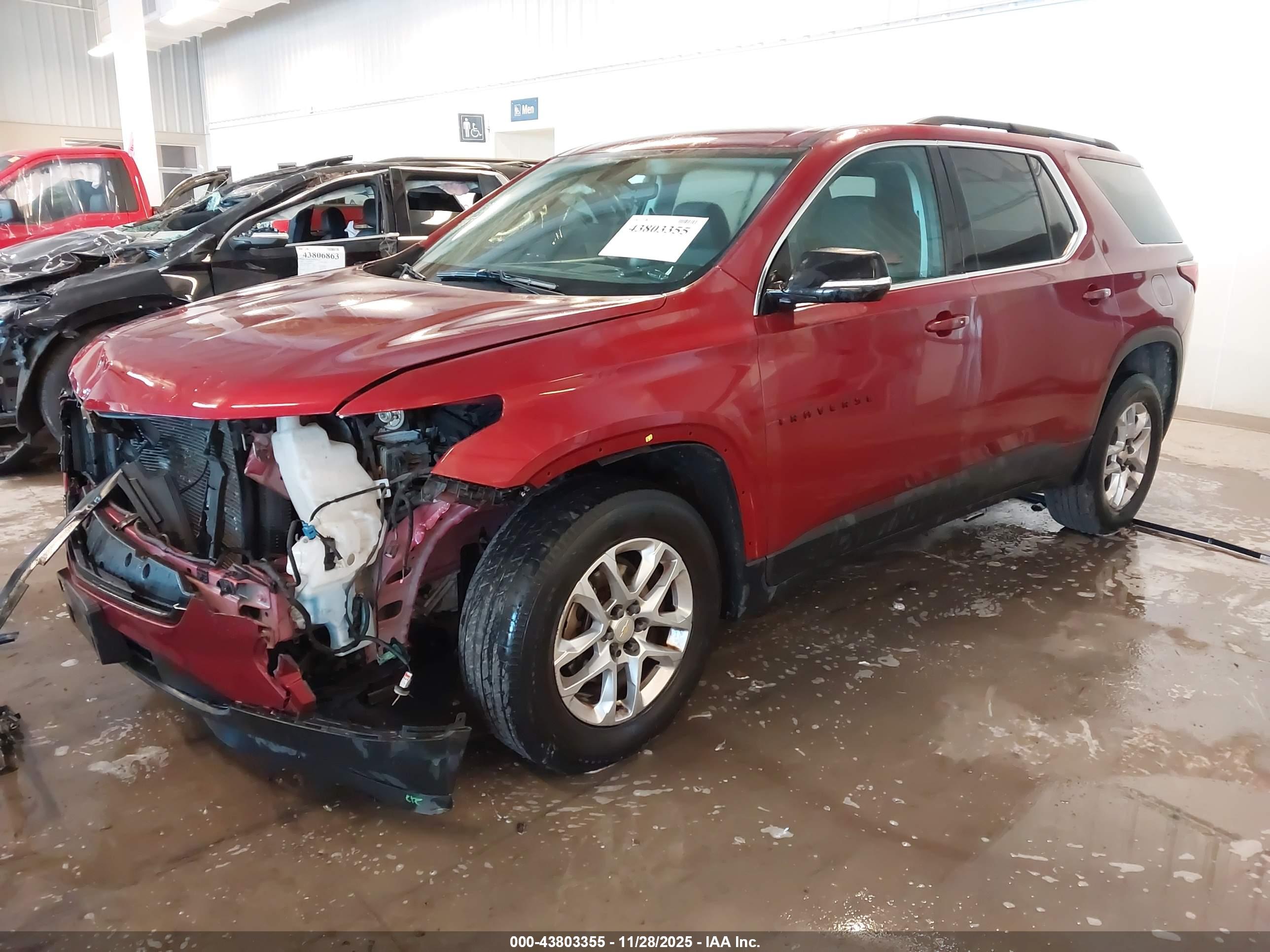 CHEVROLET TRAVERSE image 2
