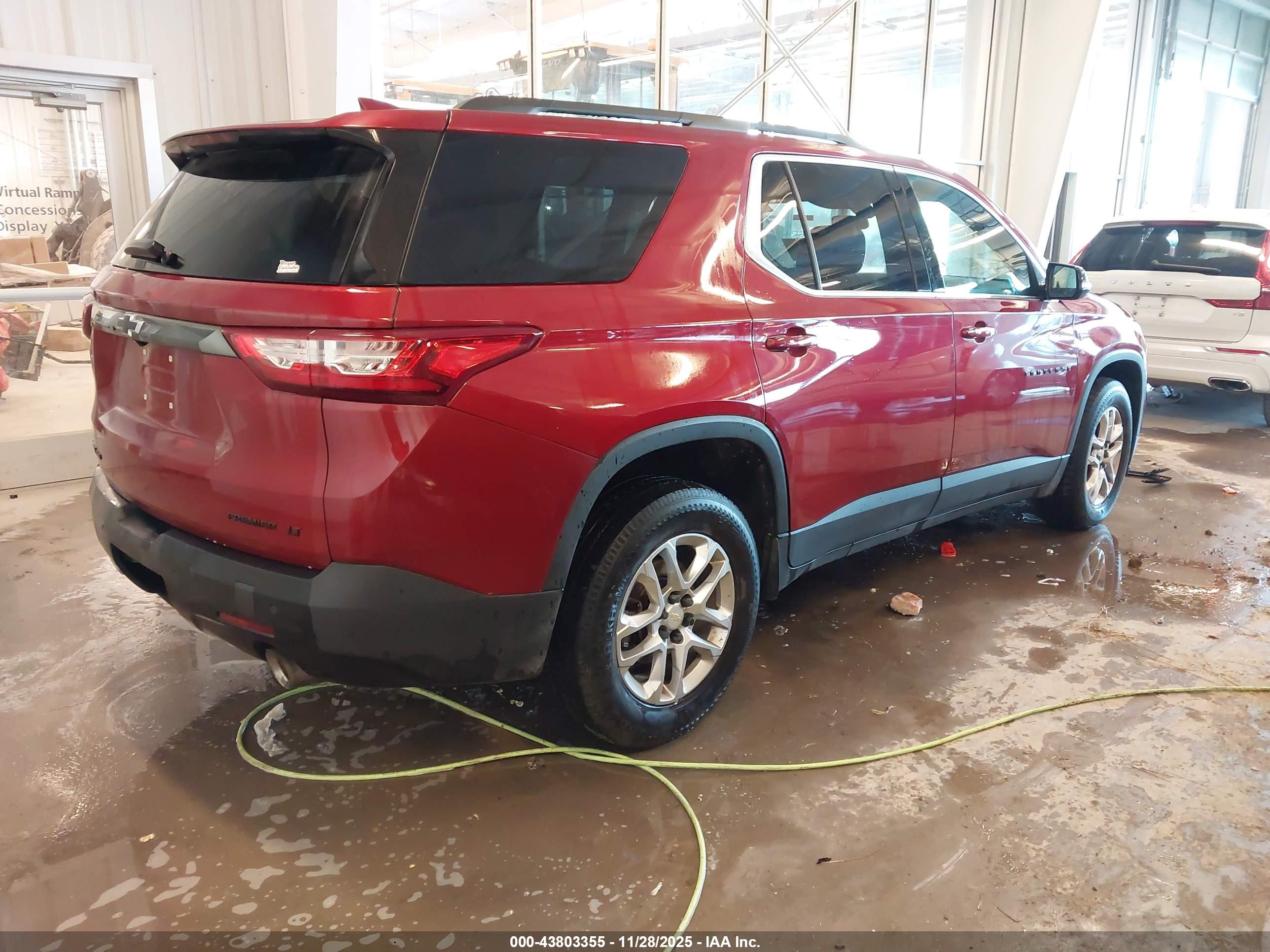 CHEVROLET TRAVERSE image 4