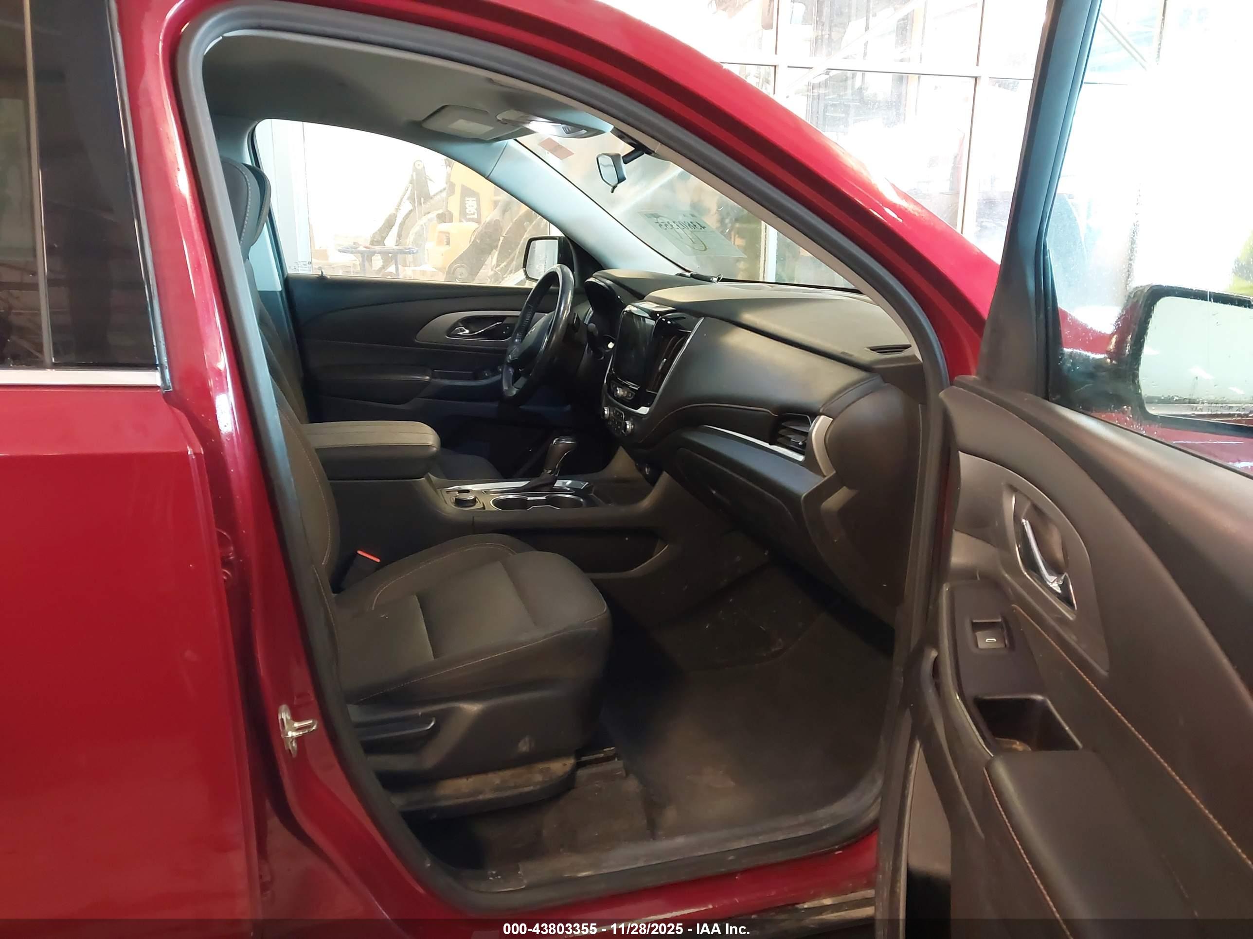CHEVROLET TRAVERSE image 5