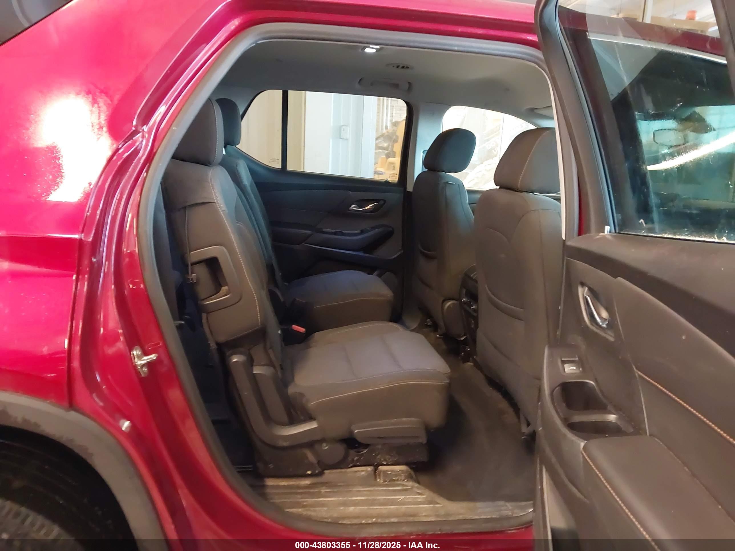 CHEVROLET TRAVERSE image 8
