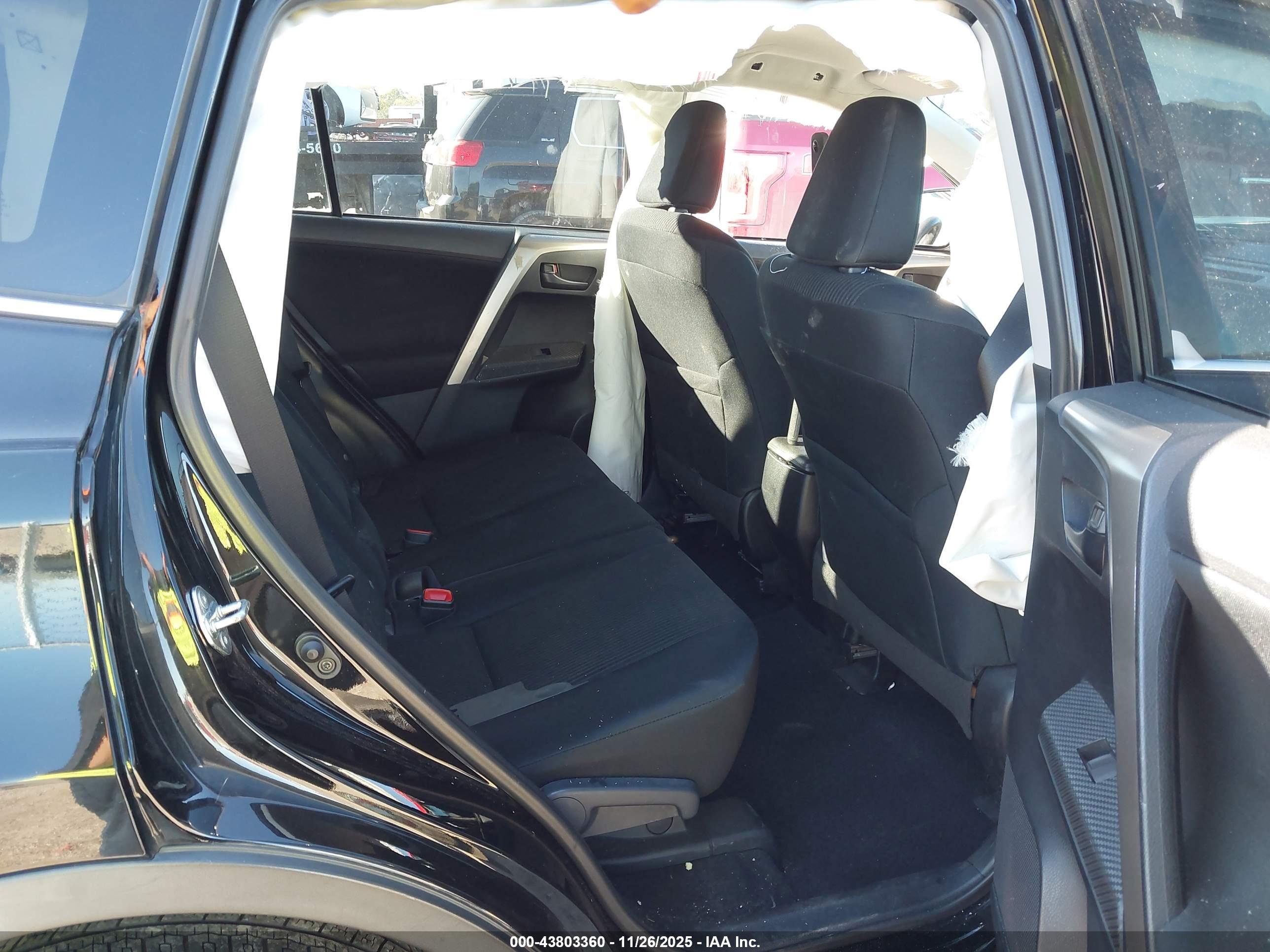 TOYOTA RAV4 image 8