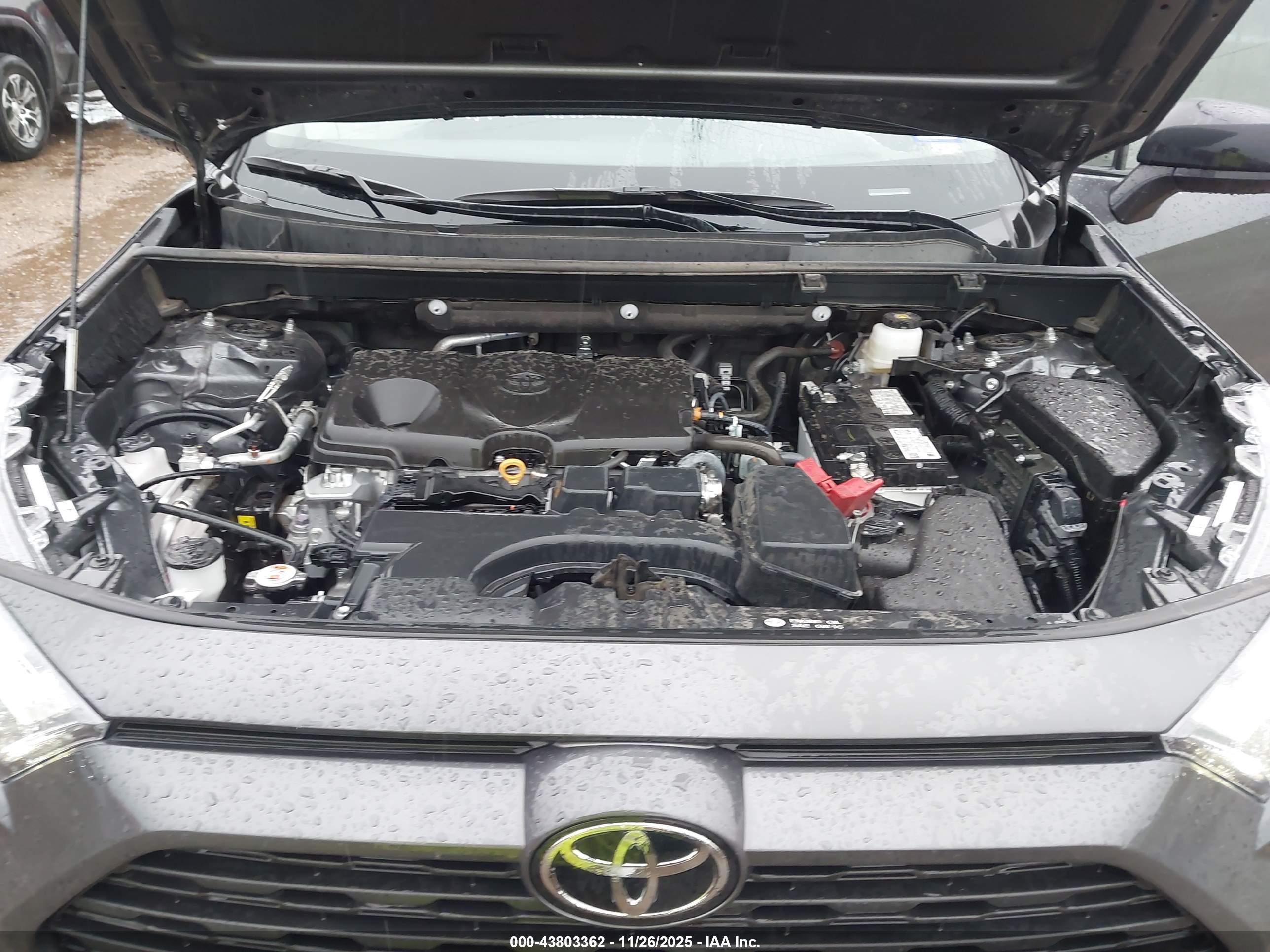 TOYOTA RAV4 image 10