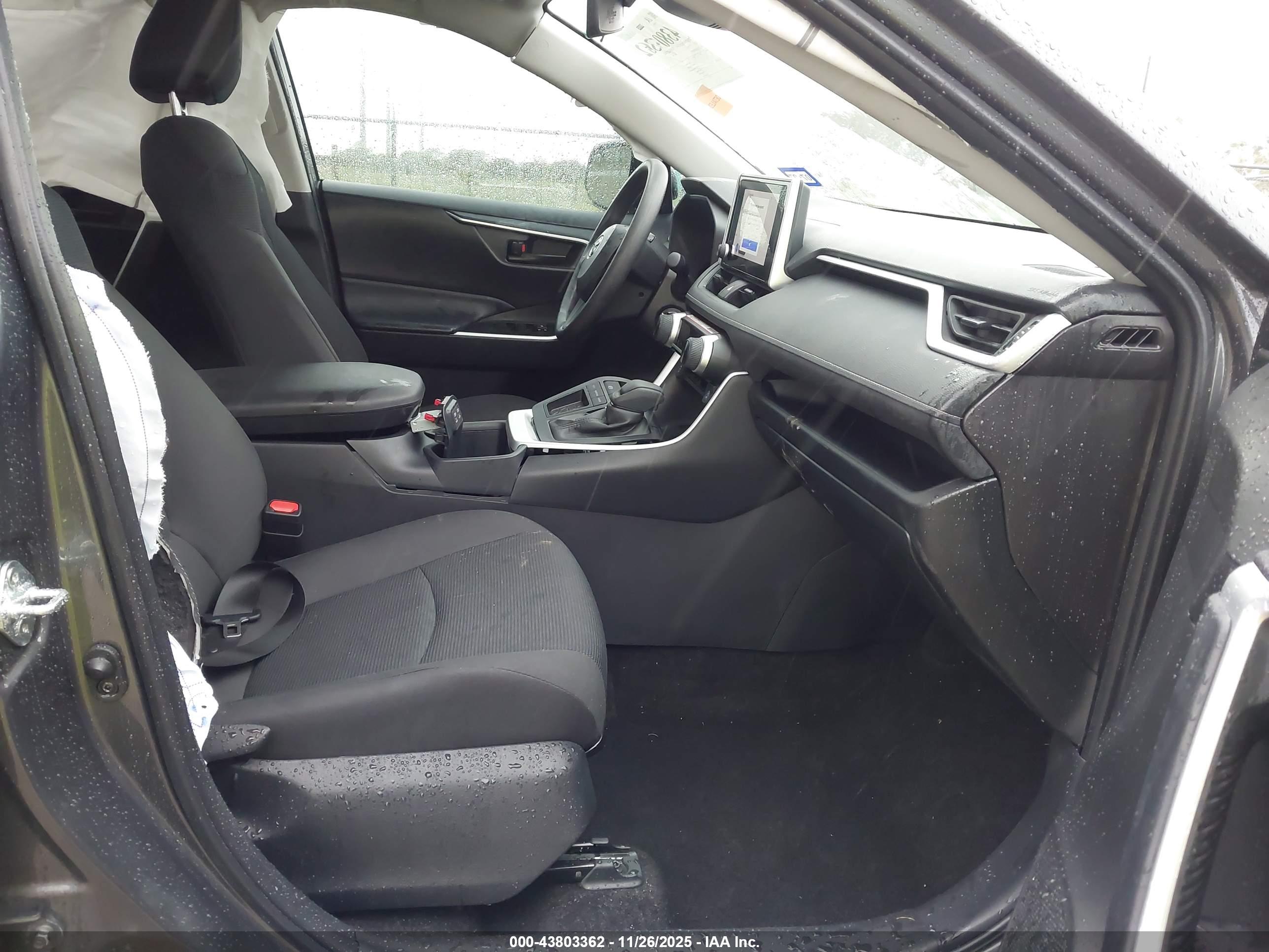 TOYOTA RAV4 image 5