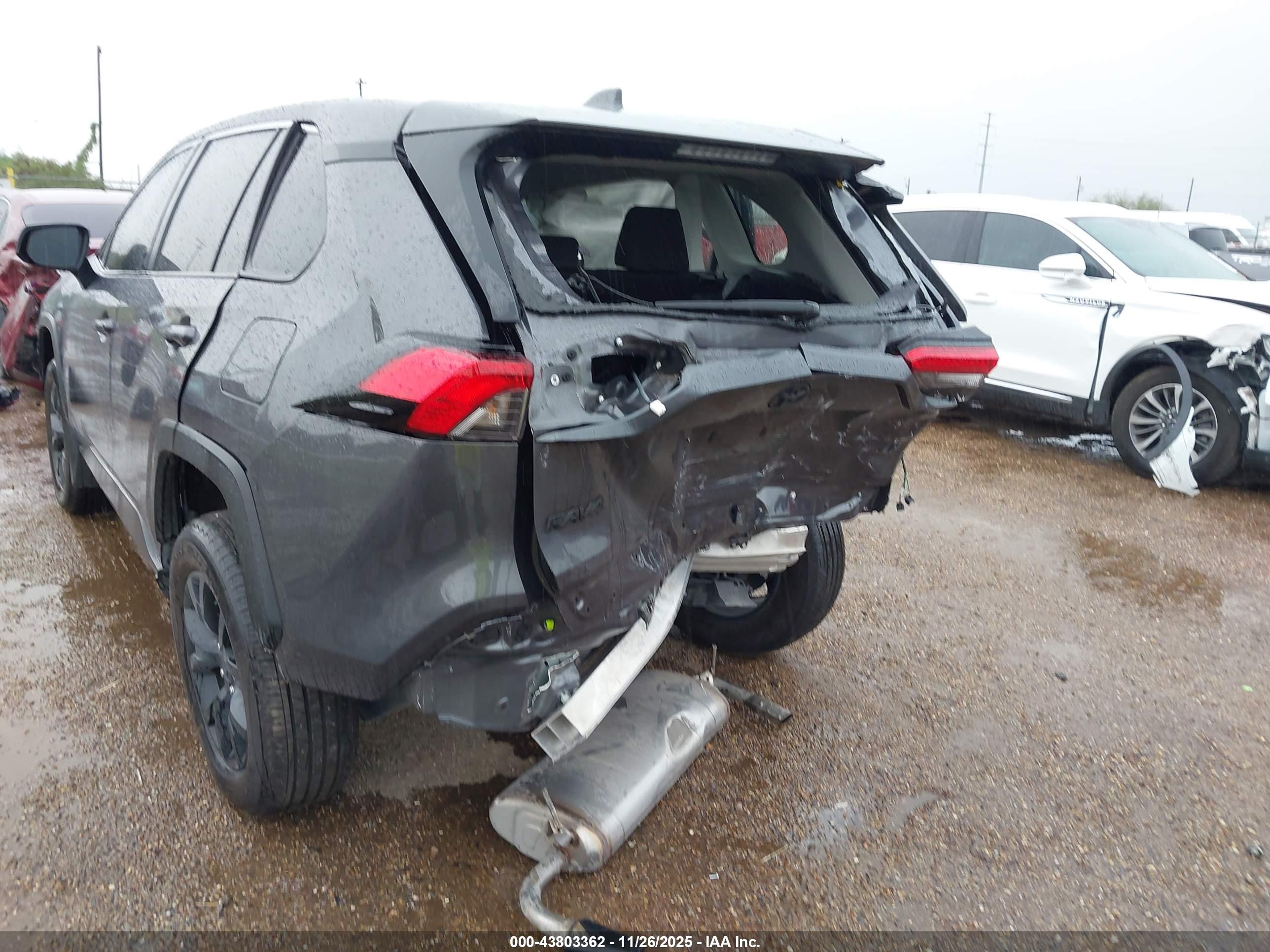 TOYOTA RAV4 image 6