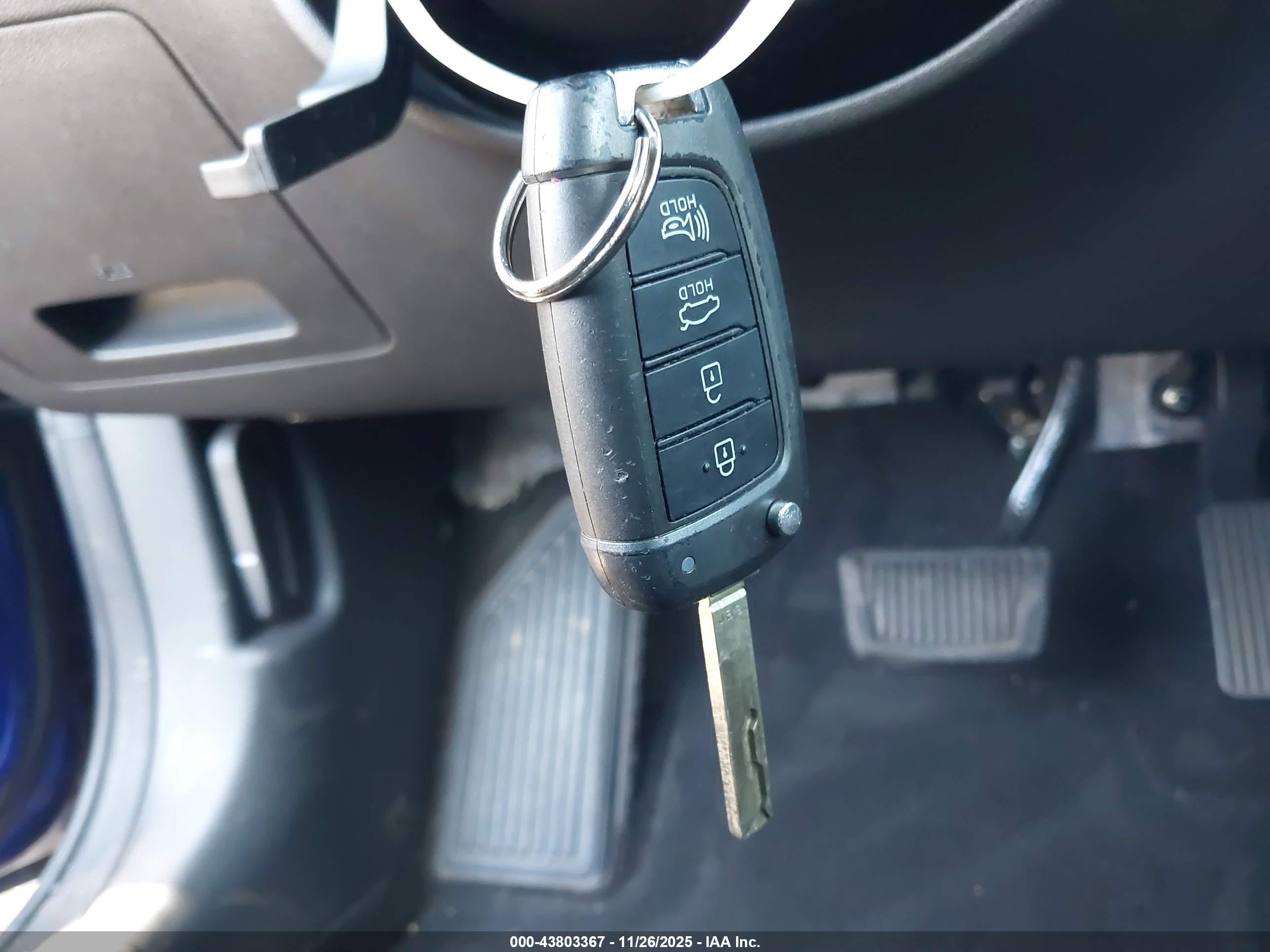 HYUNDAI ELANTRA image 11