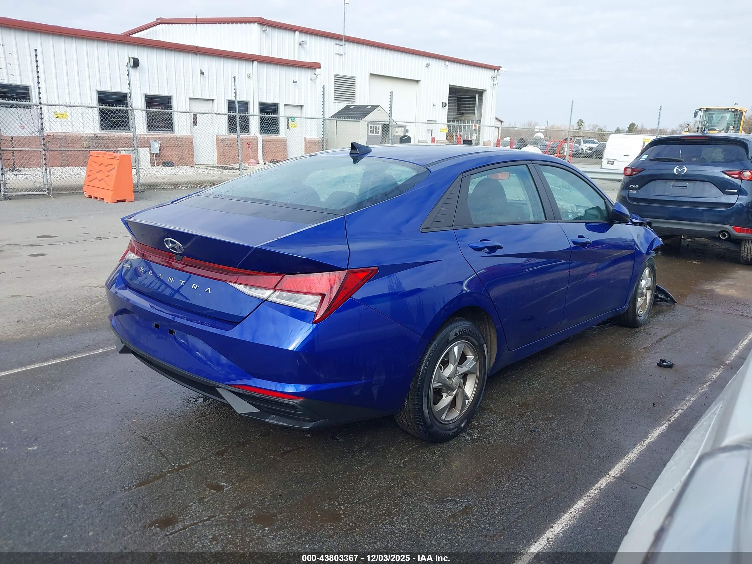 HYUNDAI ELANTRA image 4