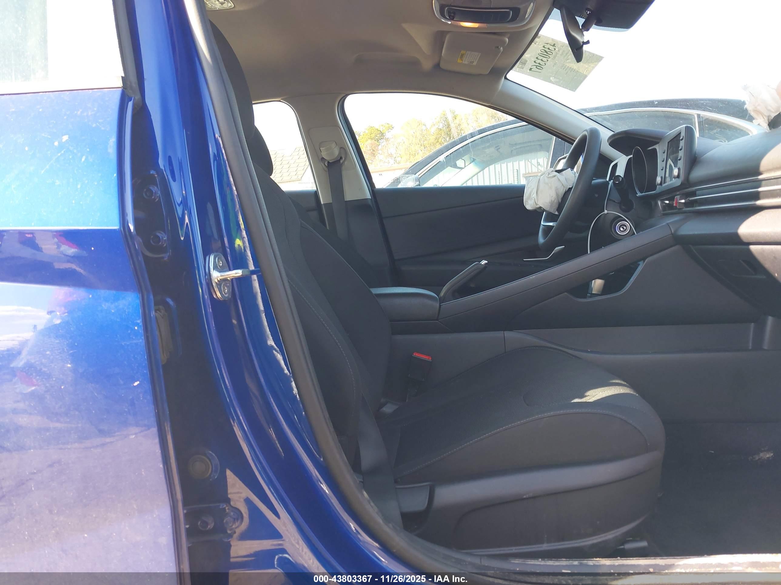 HYUNDAI ELANTRA image 5