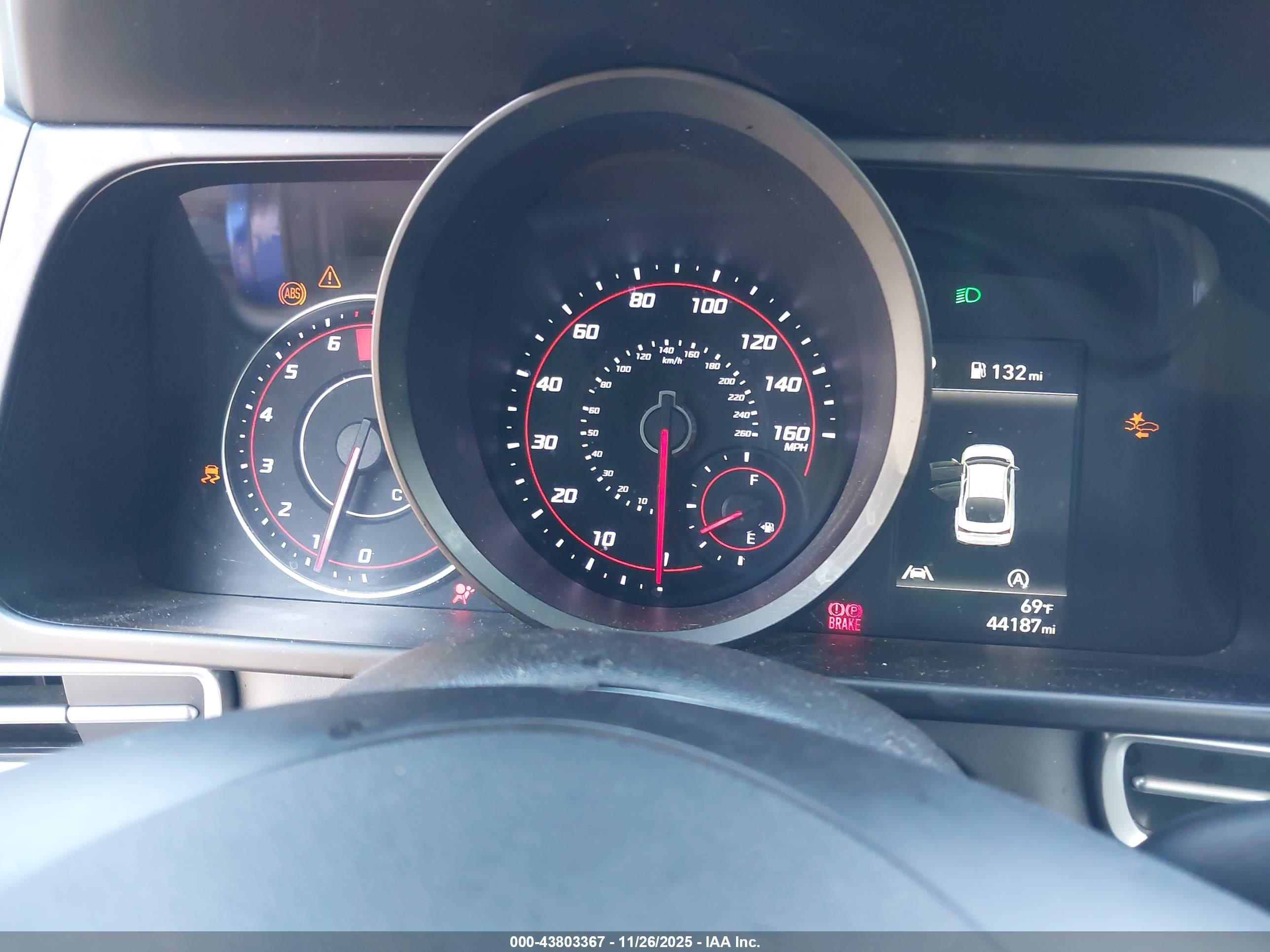 HYUNDAI ELANTRA image 7