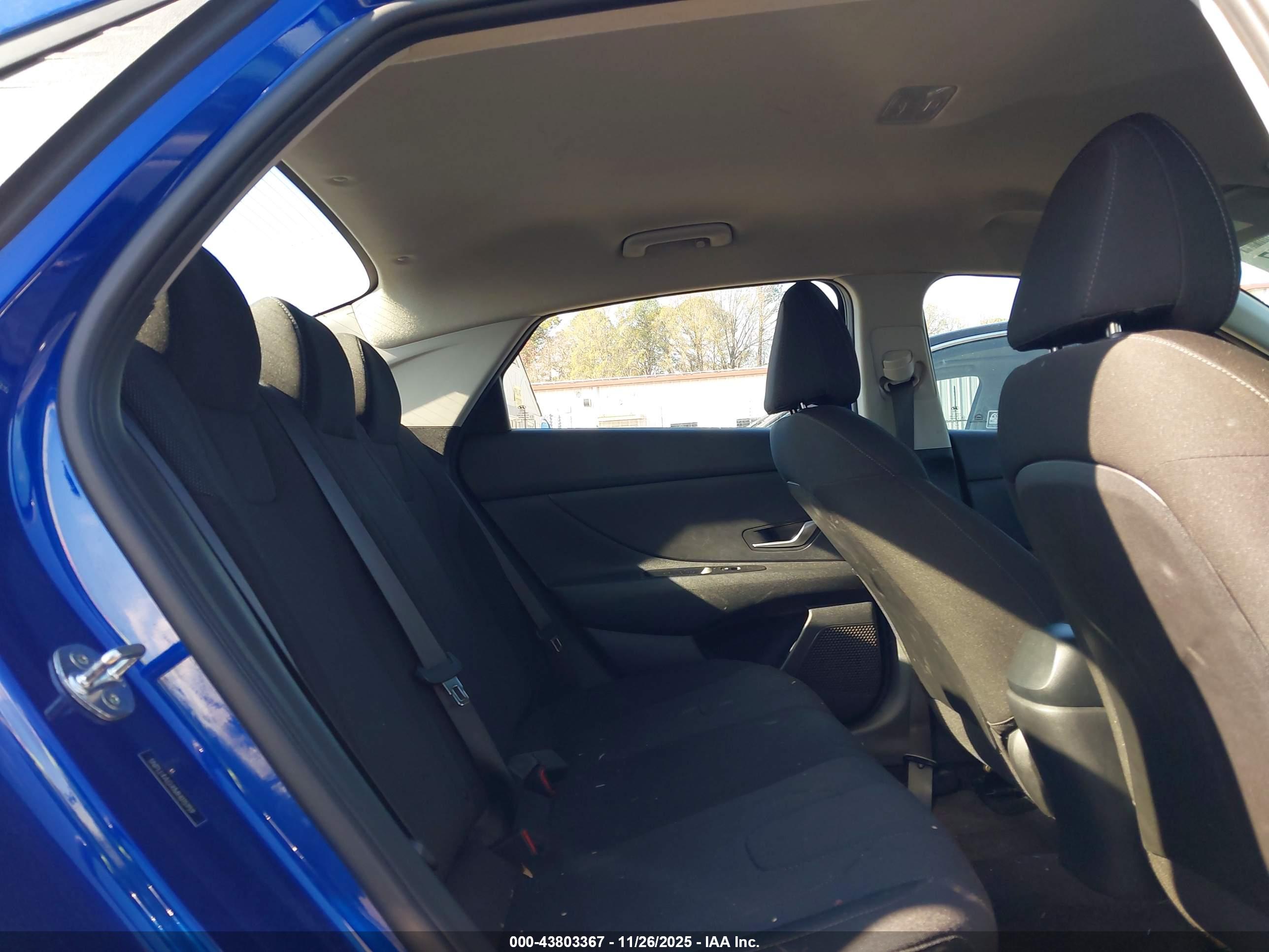 HYUNDAI ELANTRA image 8