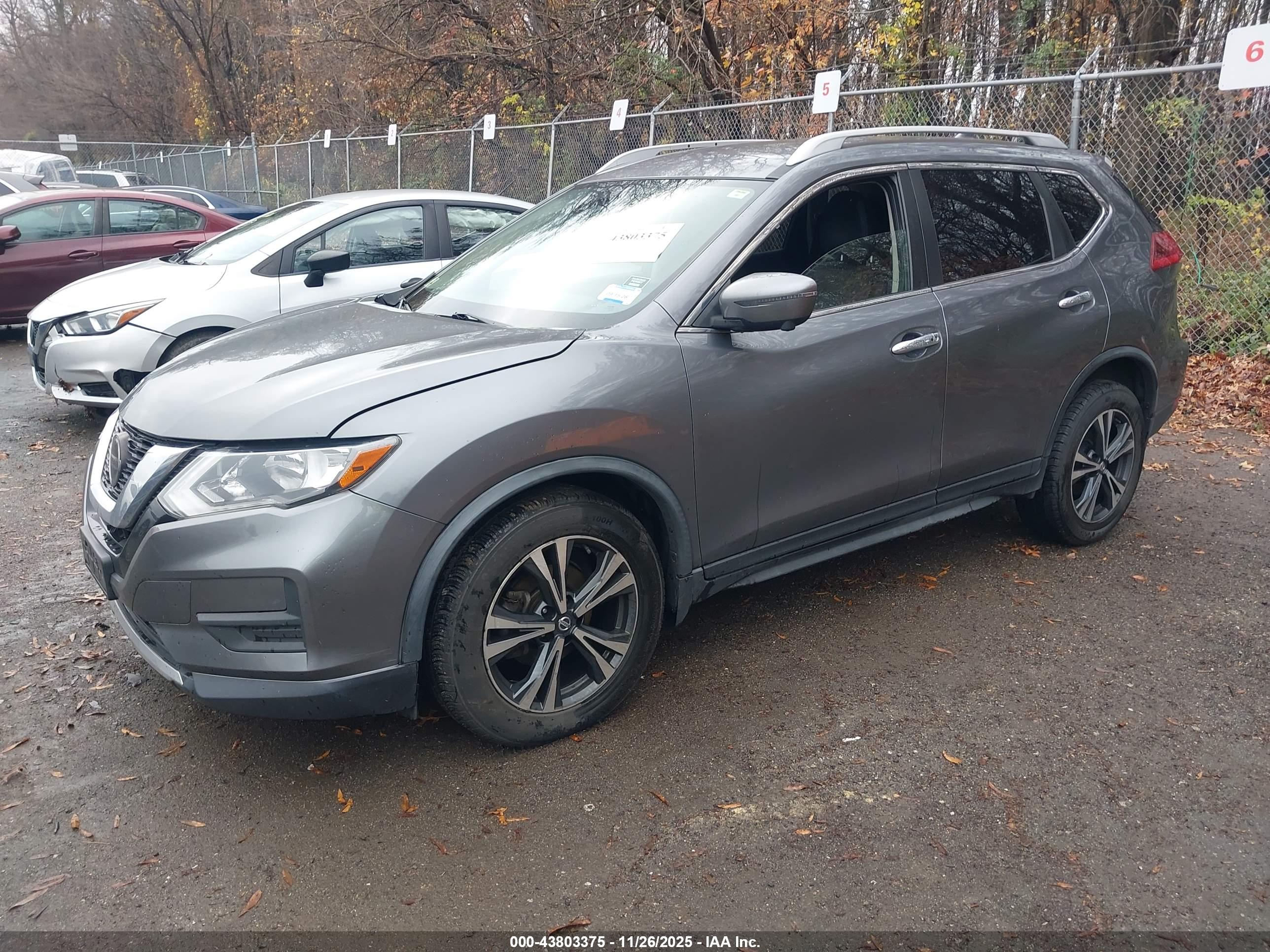 NISSAN ROGUE image 2