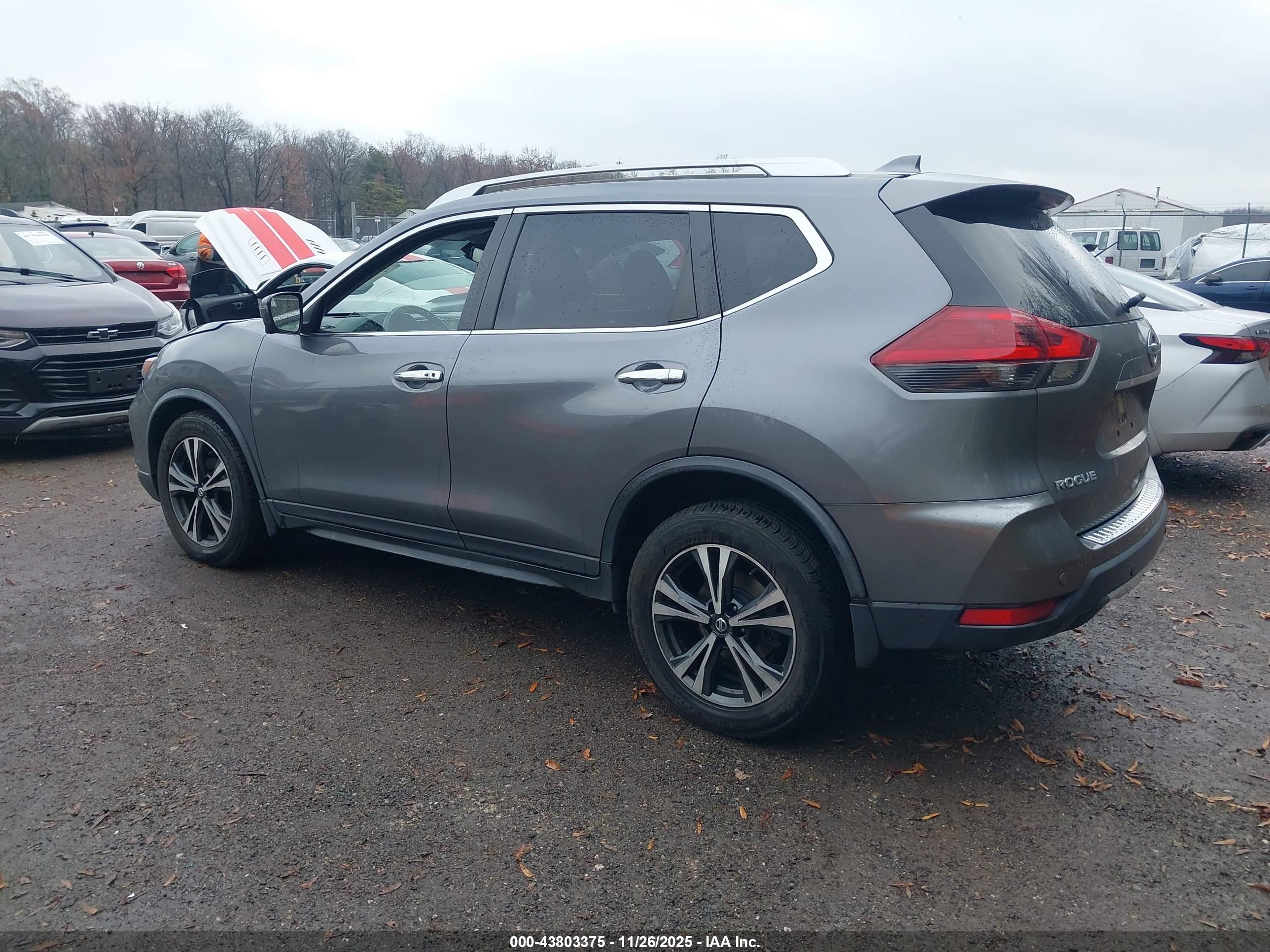 NISSAN ROGUE image 3