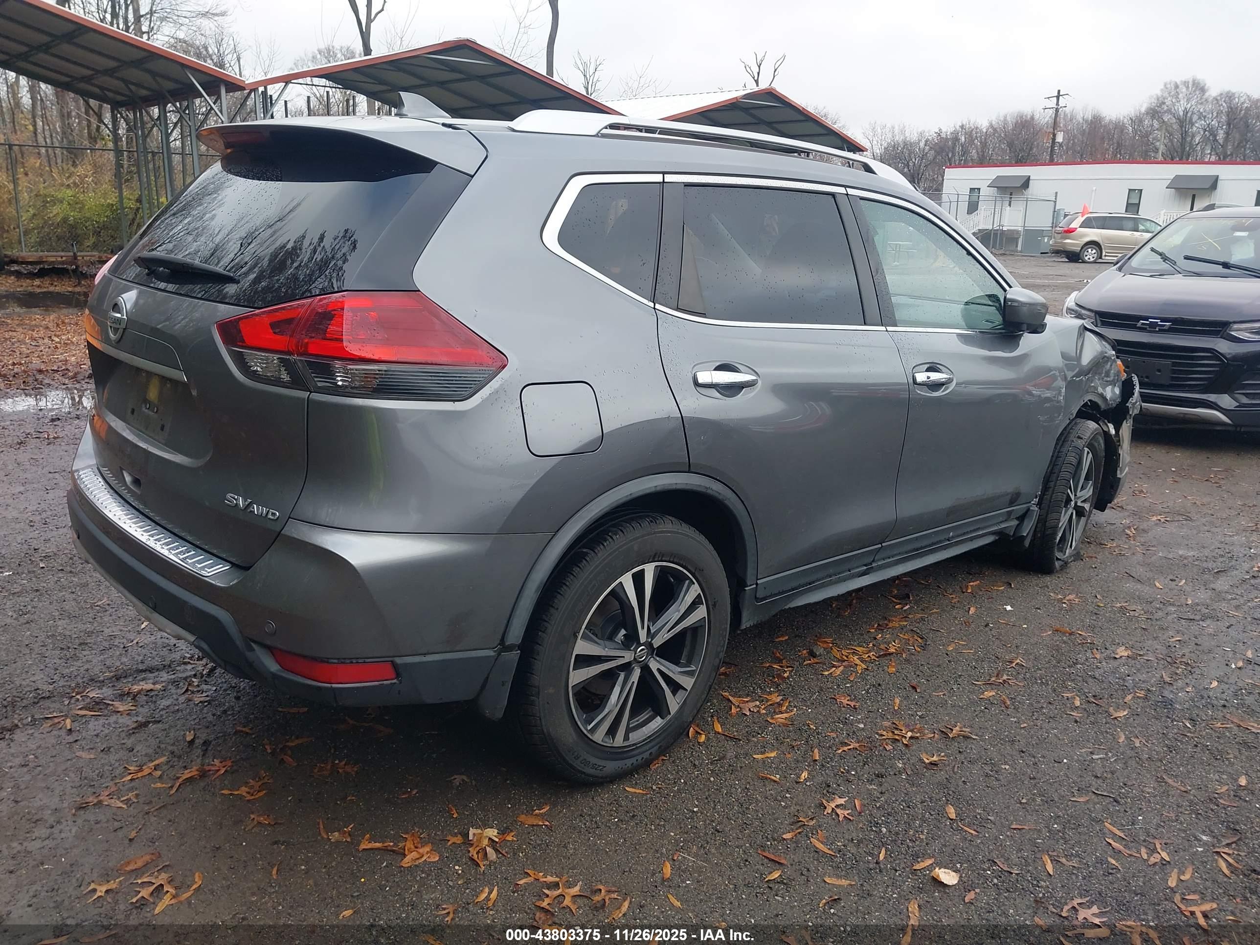 NISSAN ROGUE image 4
