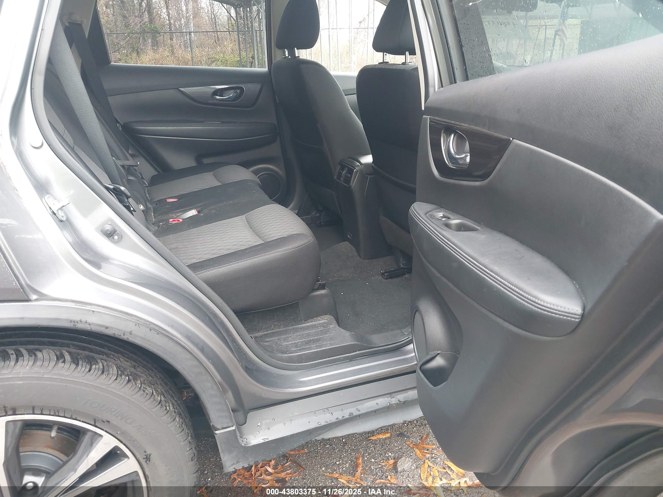 NISSAN ROGUE image 8