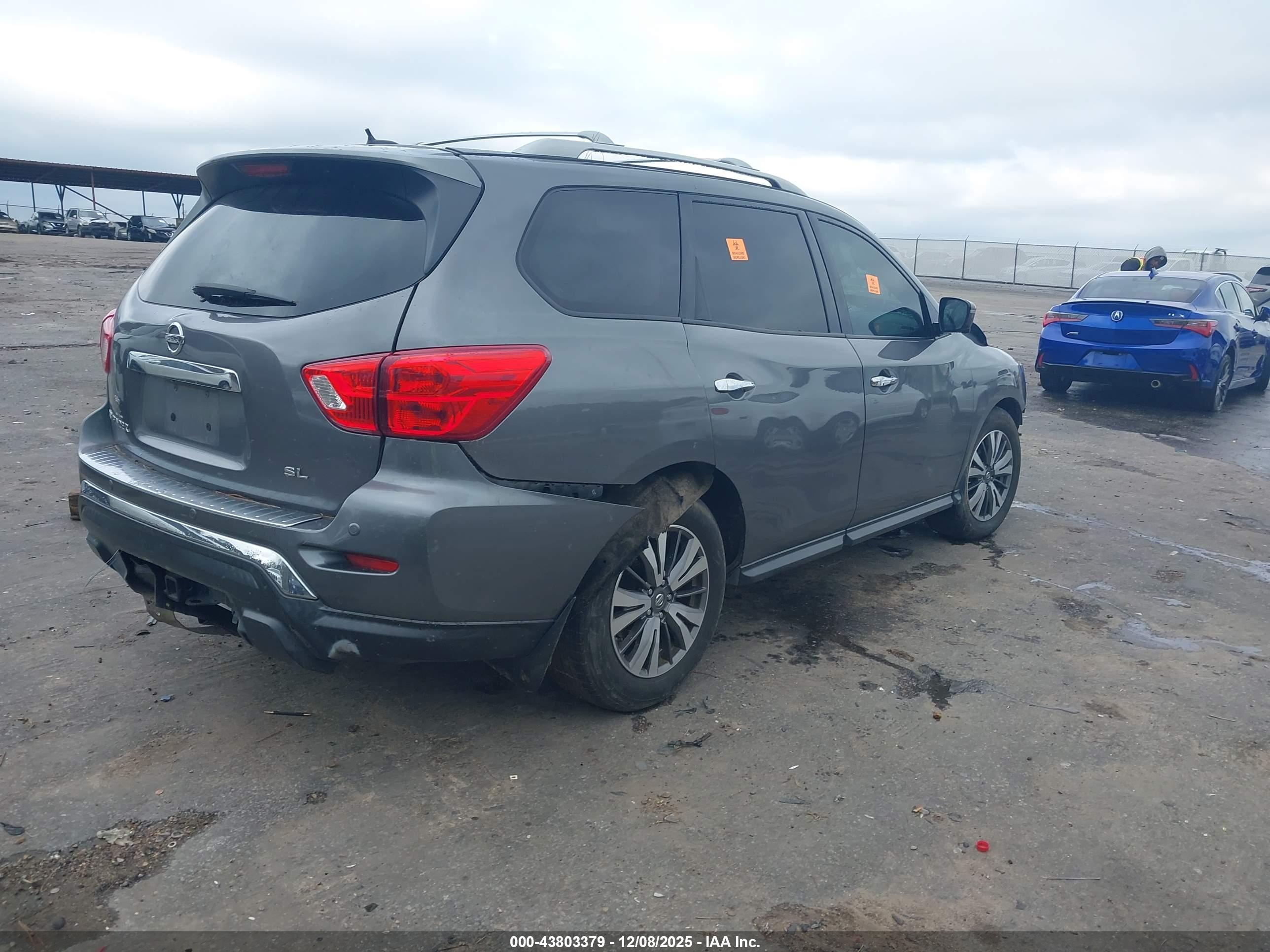 NISSAN PATHFINDER image 4