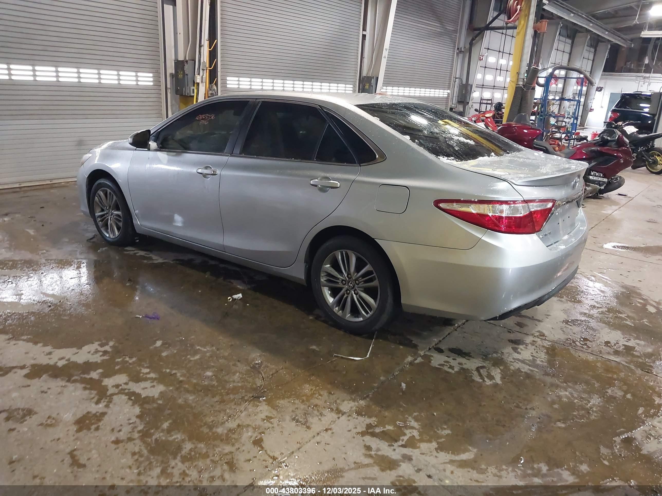 TOYOTA CAMRY image 3