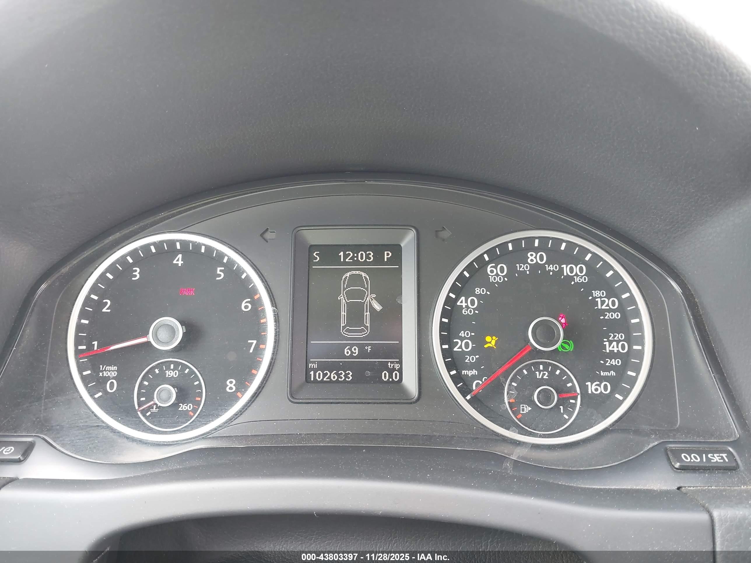 VOLKSWAGEN TIGUAN image 7