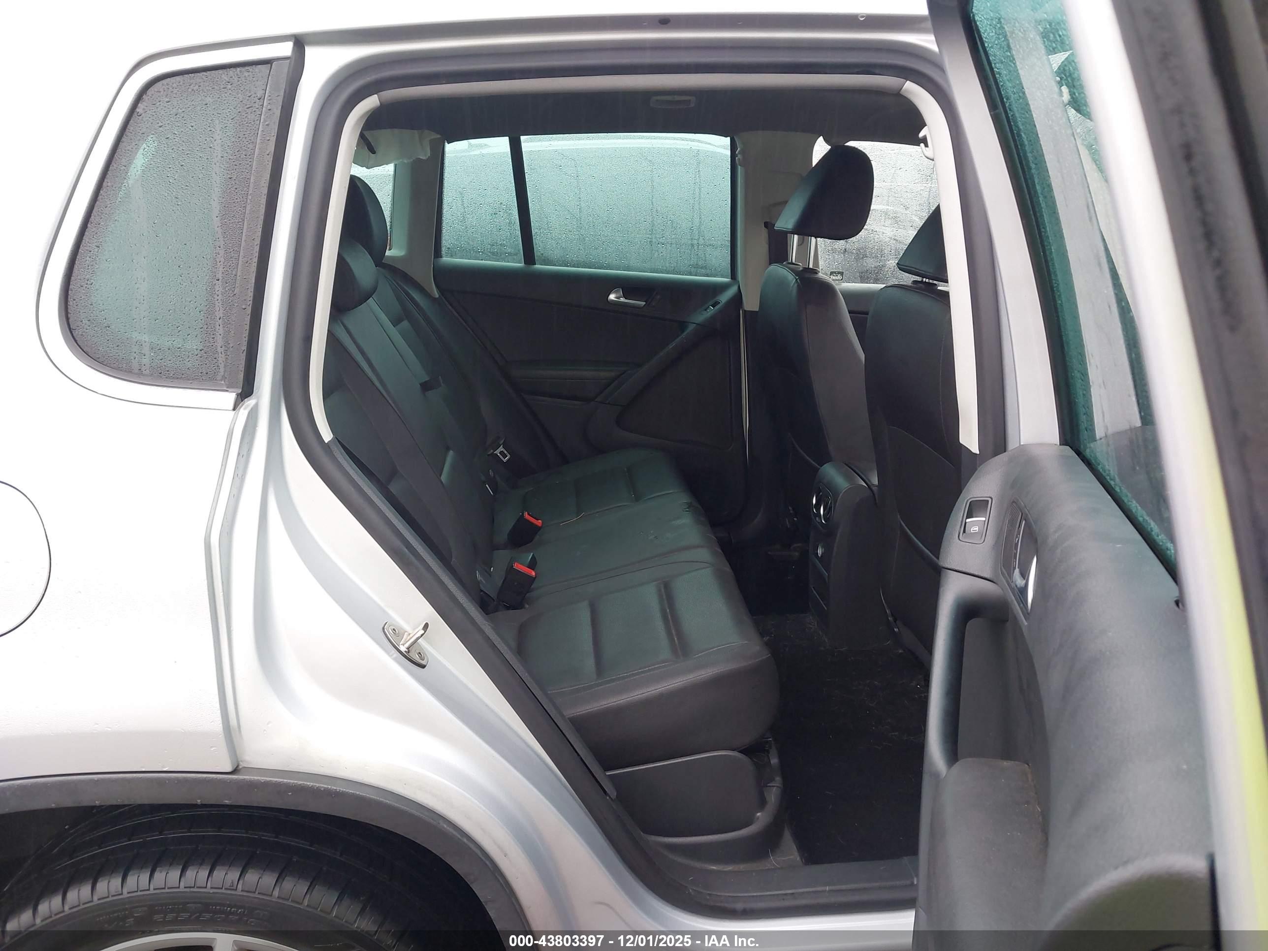 VOLKSWAGEN TIGUAN image 8