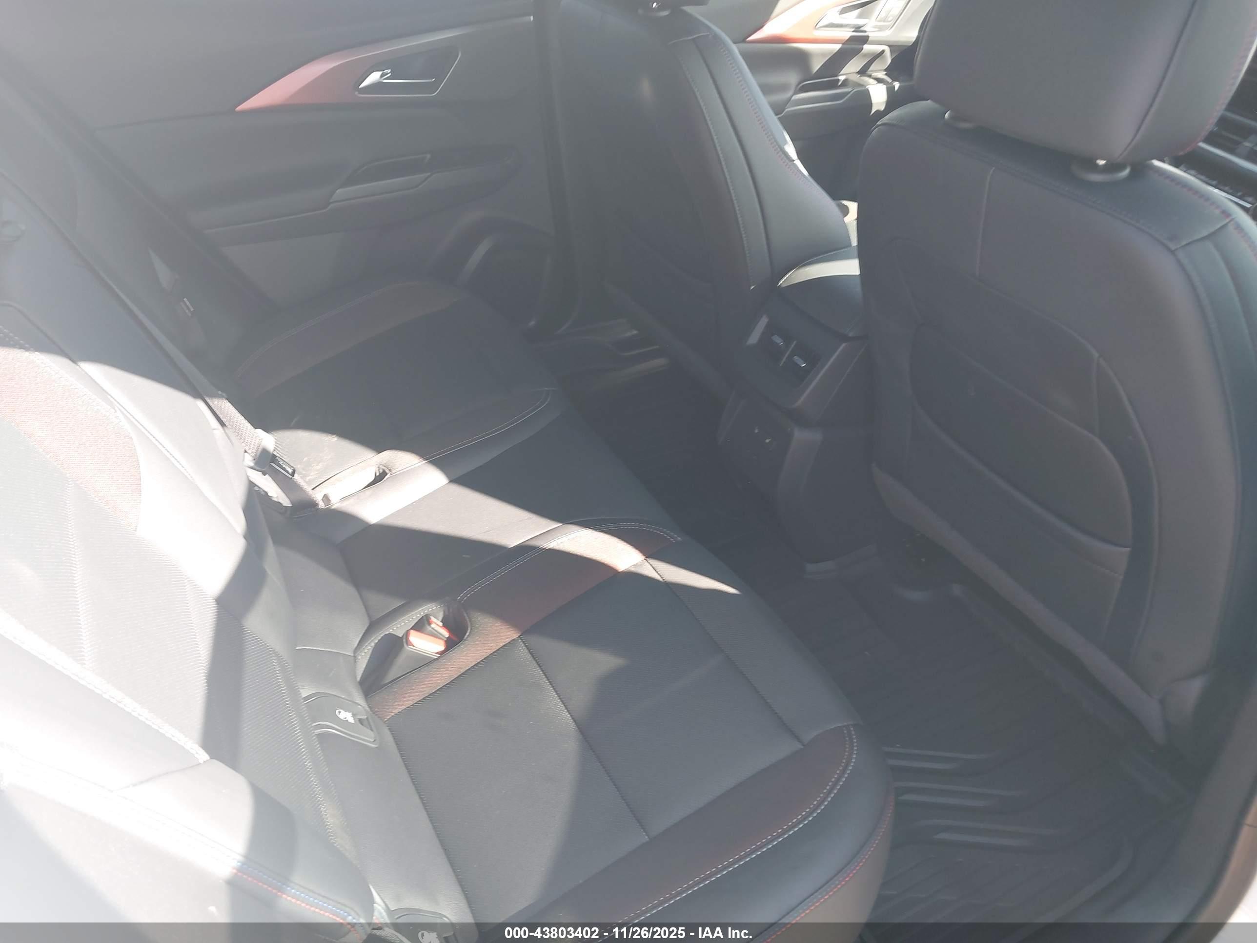 CHEVROLET EQUINOX image 8