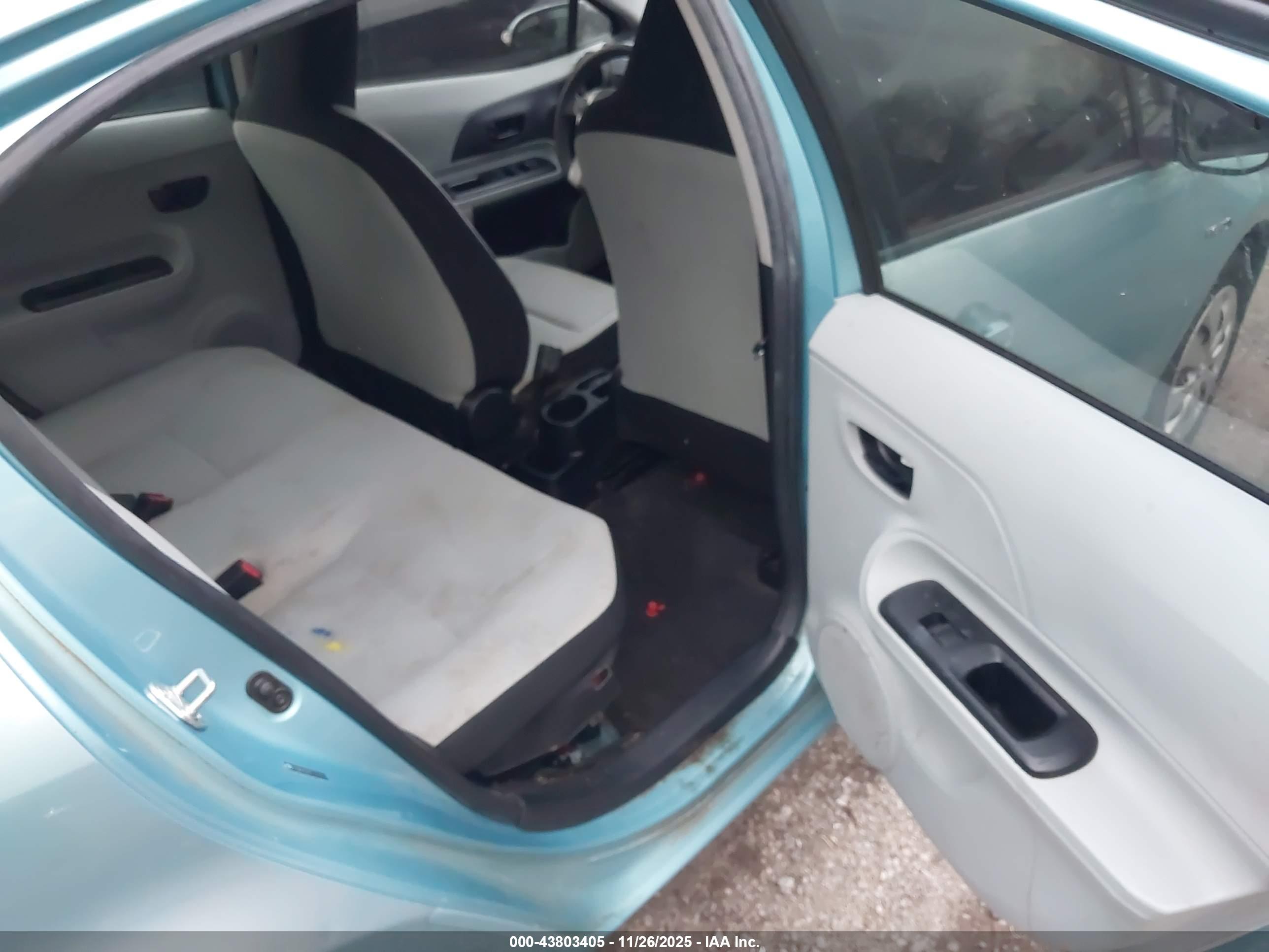 TOYOTA PRIUS image 8