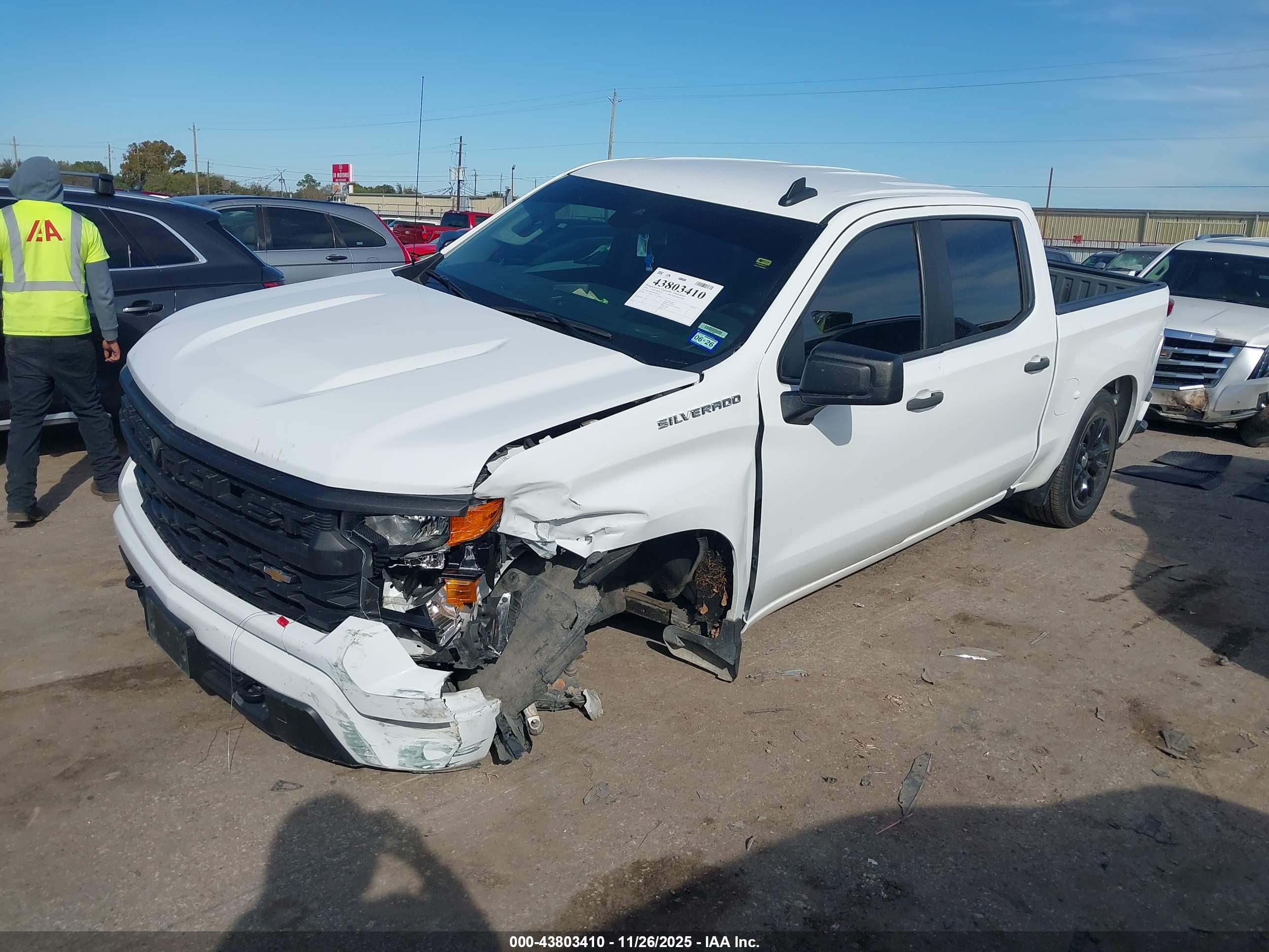 CHEVROLET SILVERADO image 2