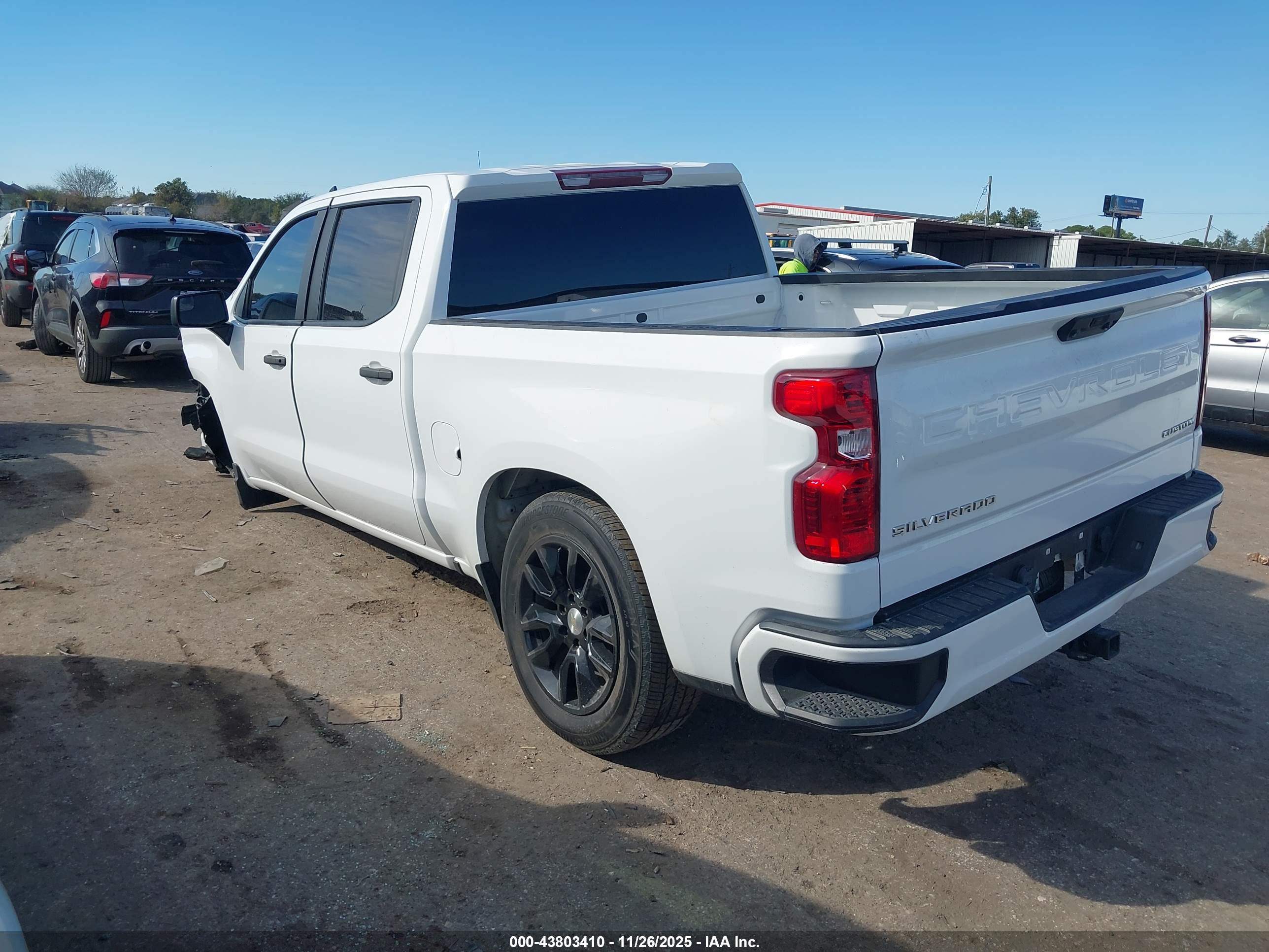 CHEVROLET SILVERADO image 3