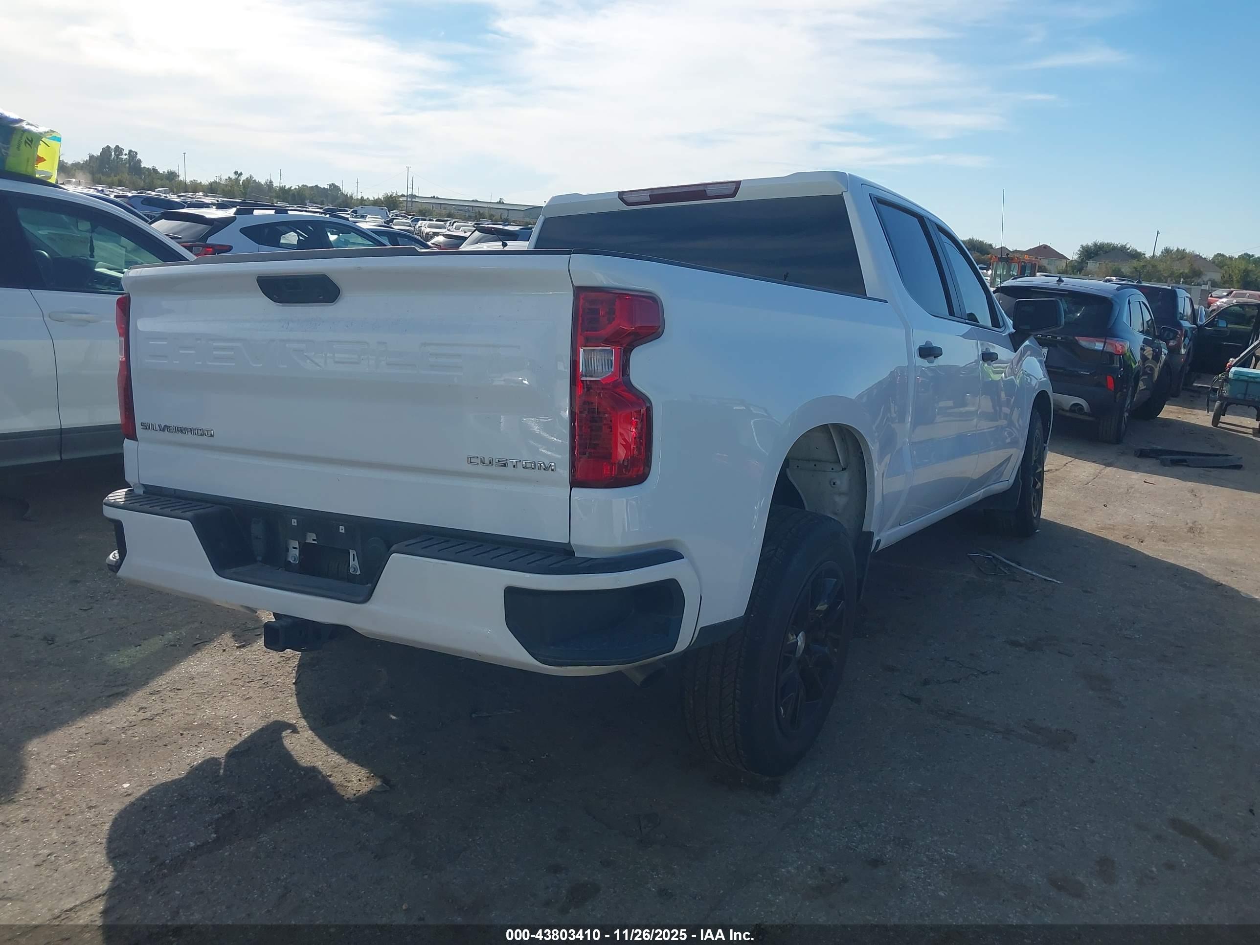 CHEVROLET SILVERADO image 4