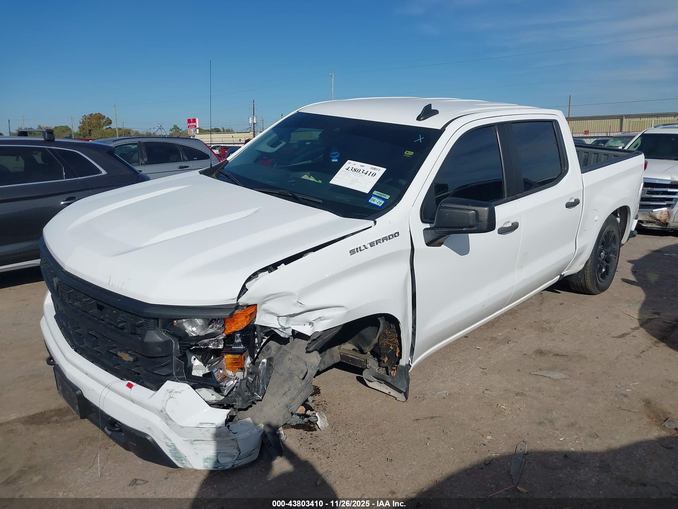 CHEVROLET SILVERADO image 6