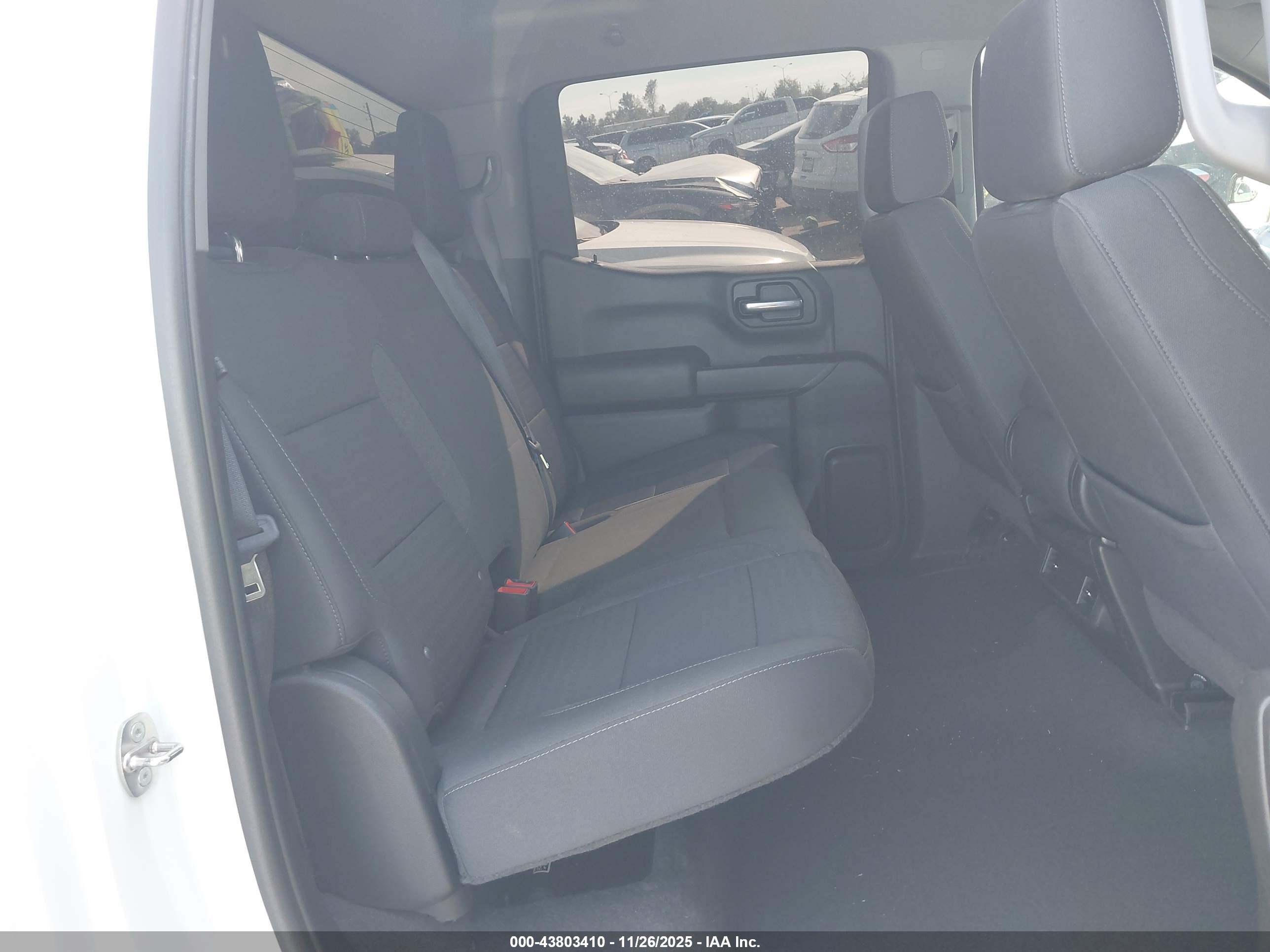 CHEVROLET SILVERADO image 8