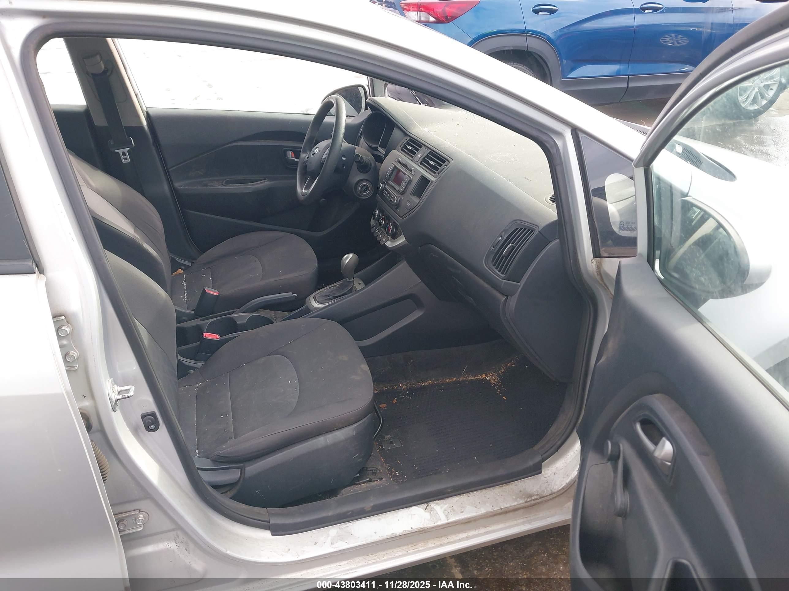 KIA RIO image 5