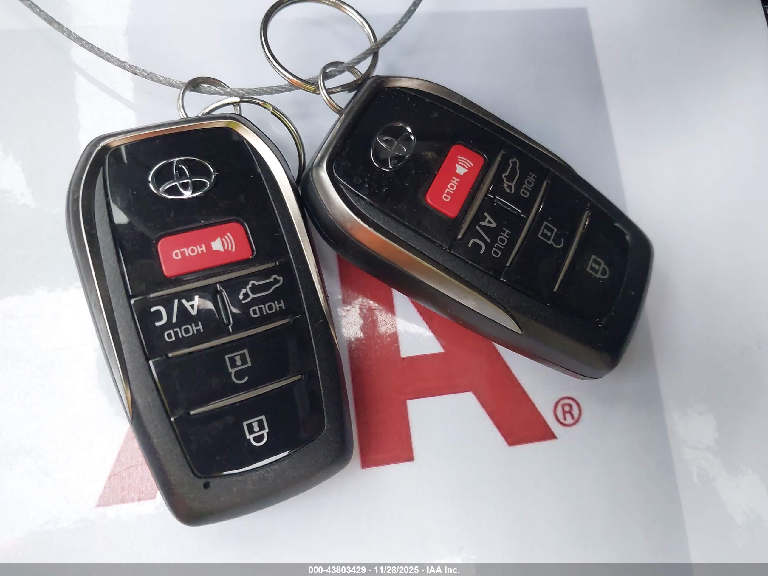 TOYOTA RAV4 image 11