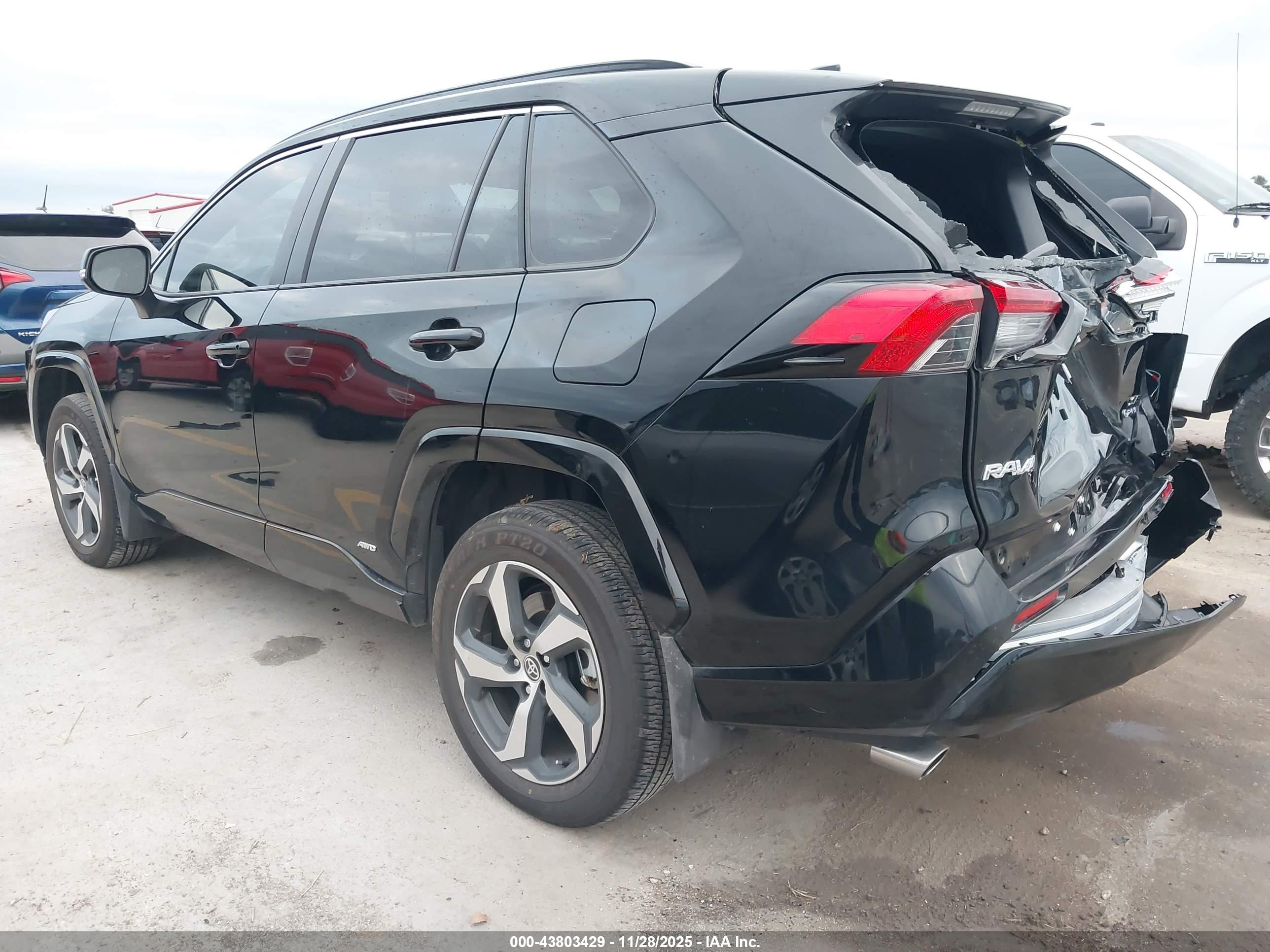 TOYOTA RAV4 image 3