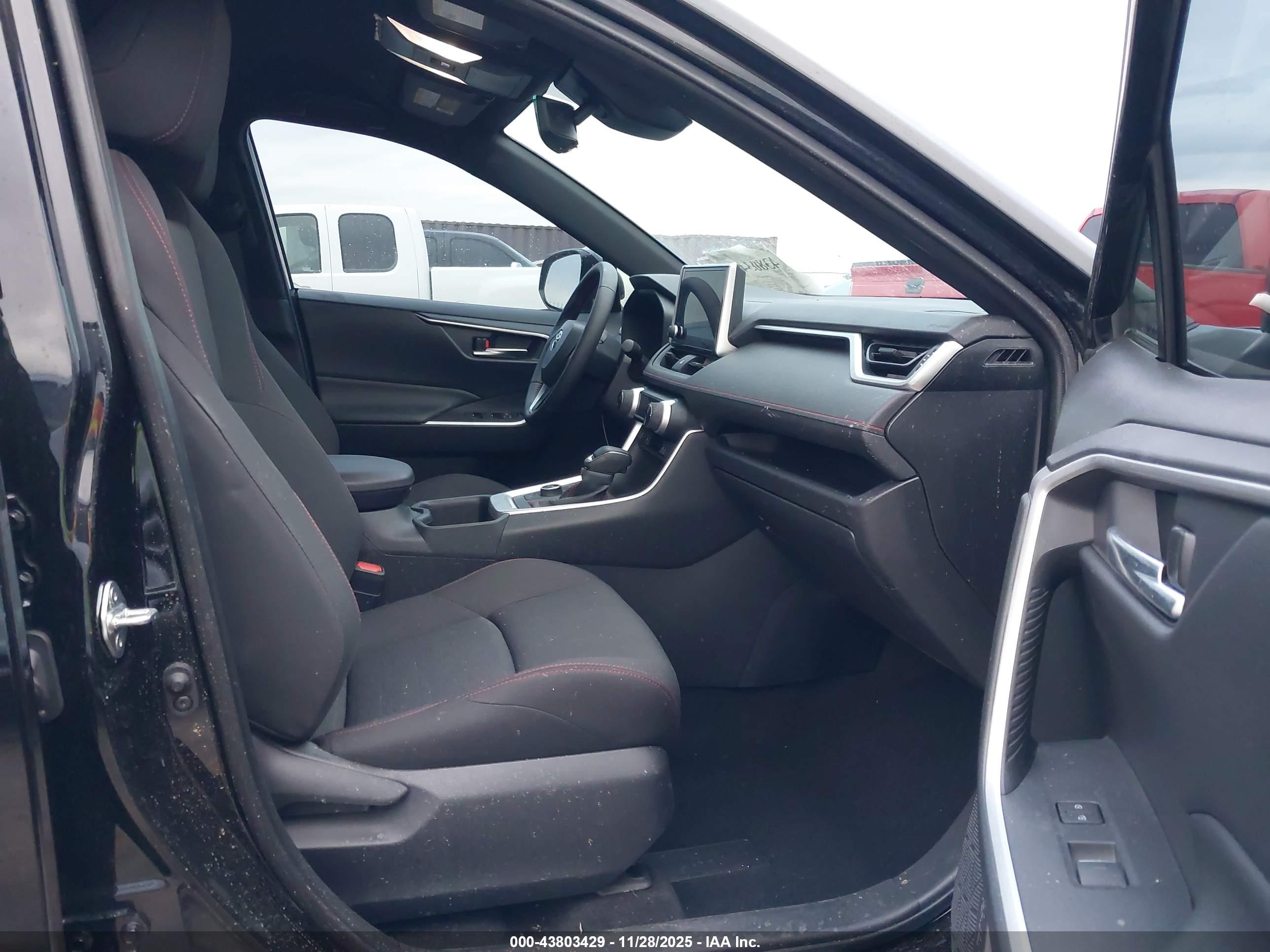 TOYOTA RAV4 image 5
