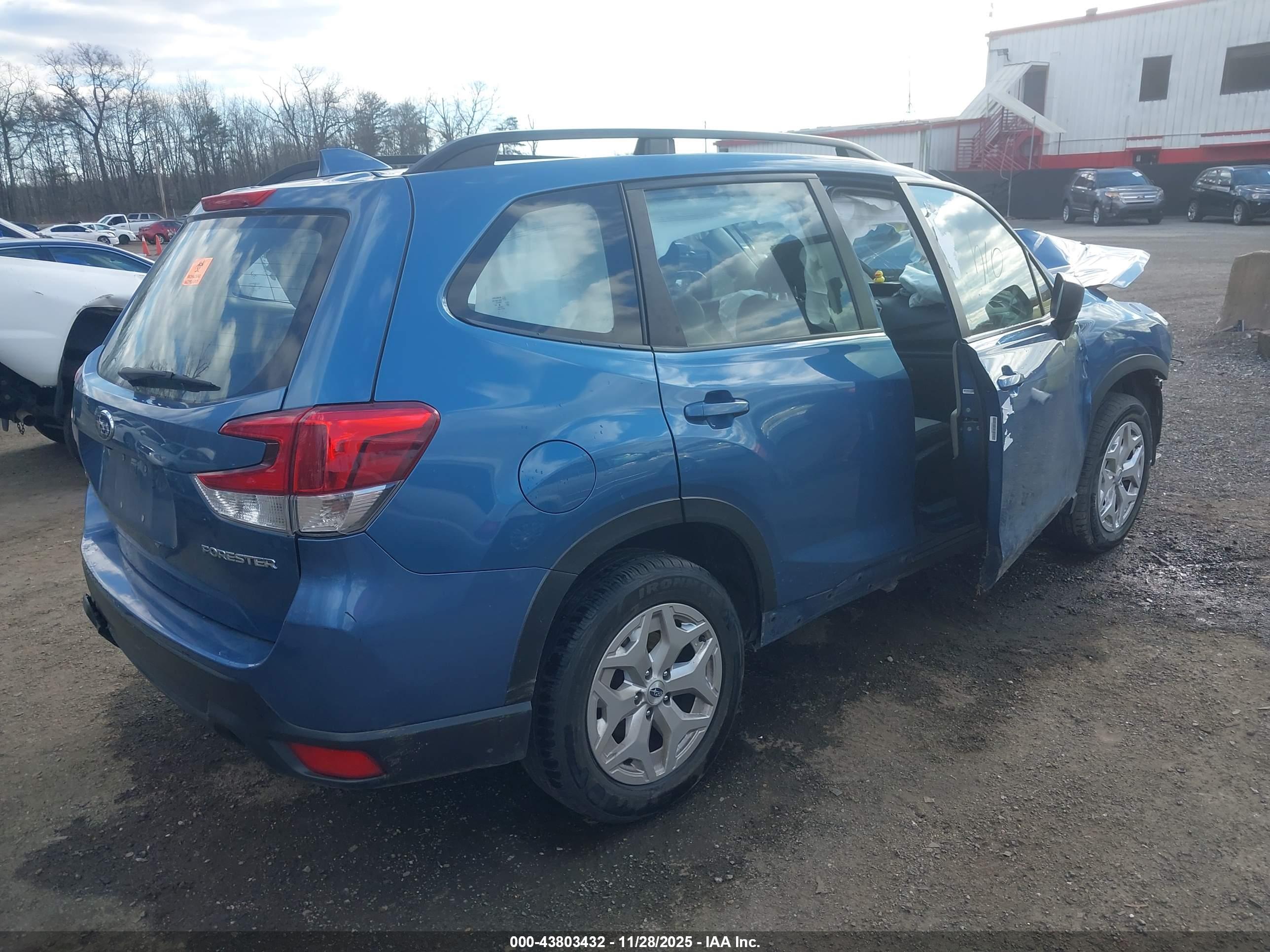 SUBARU FORESTER image 4